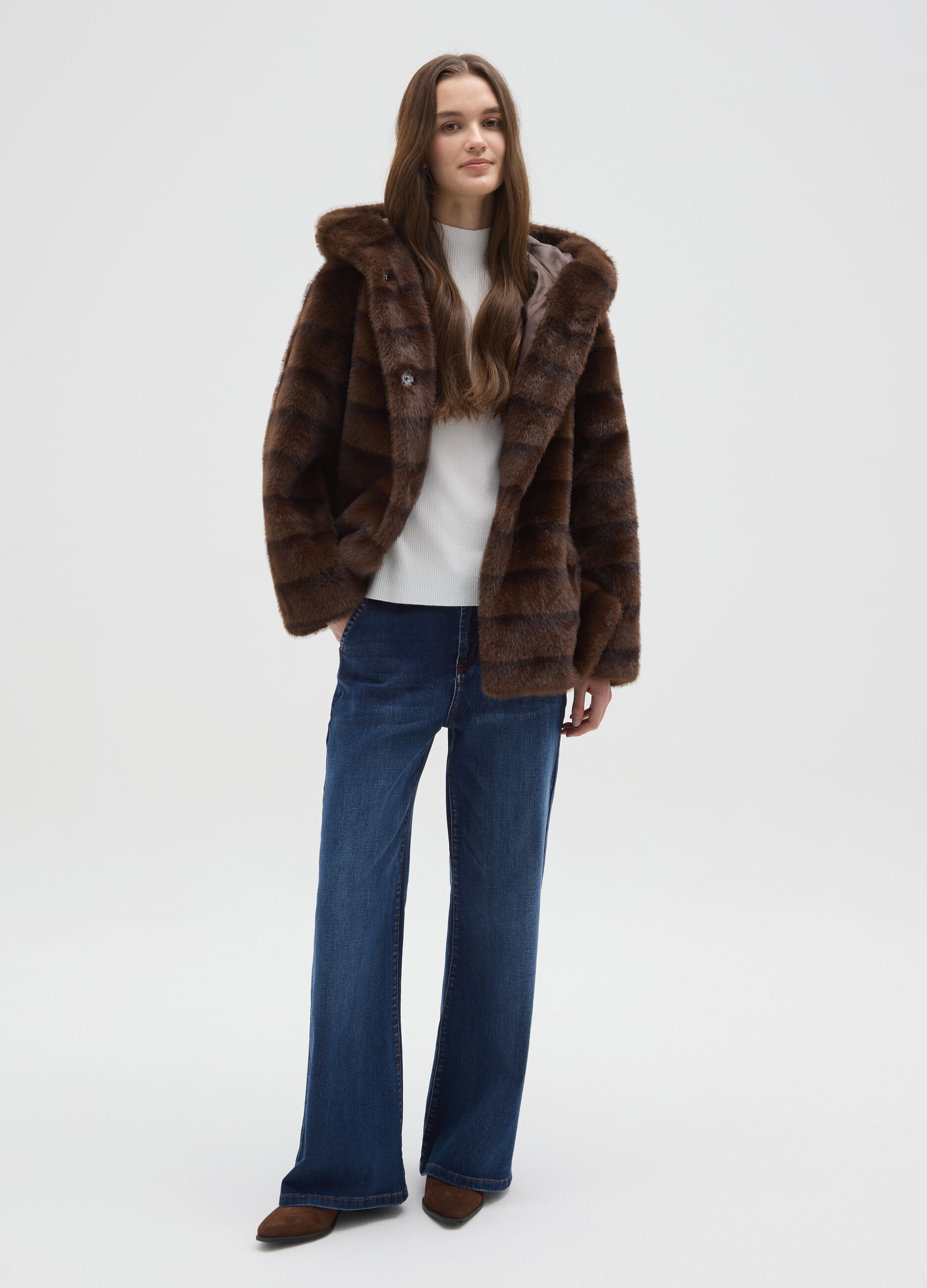 Cappotto morbido marrone con cappuccio e cintura regular fit