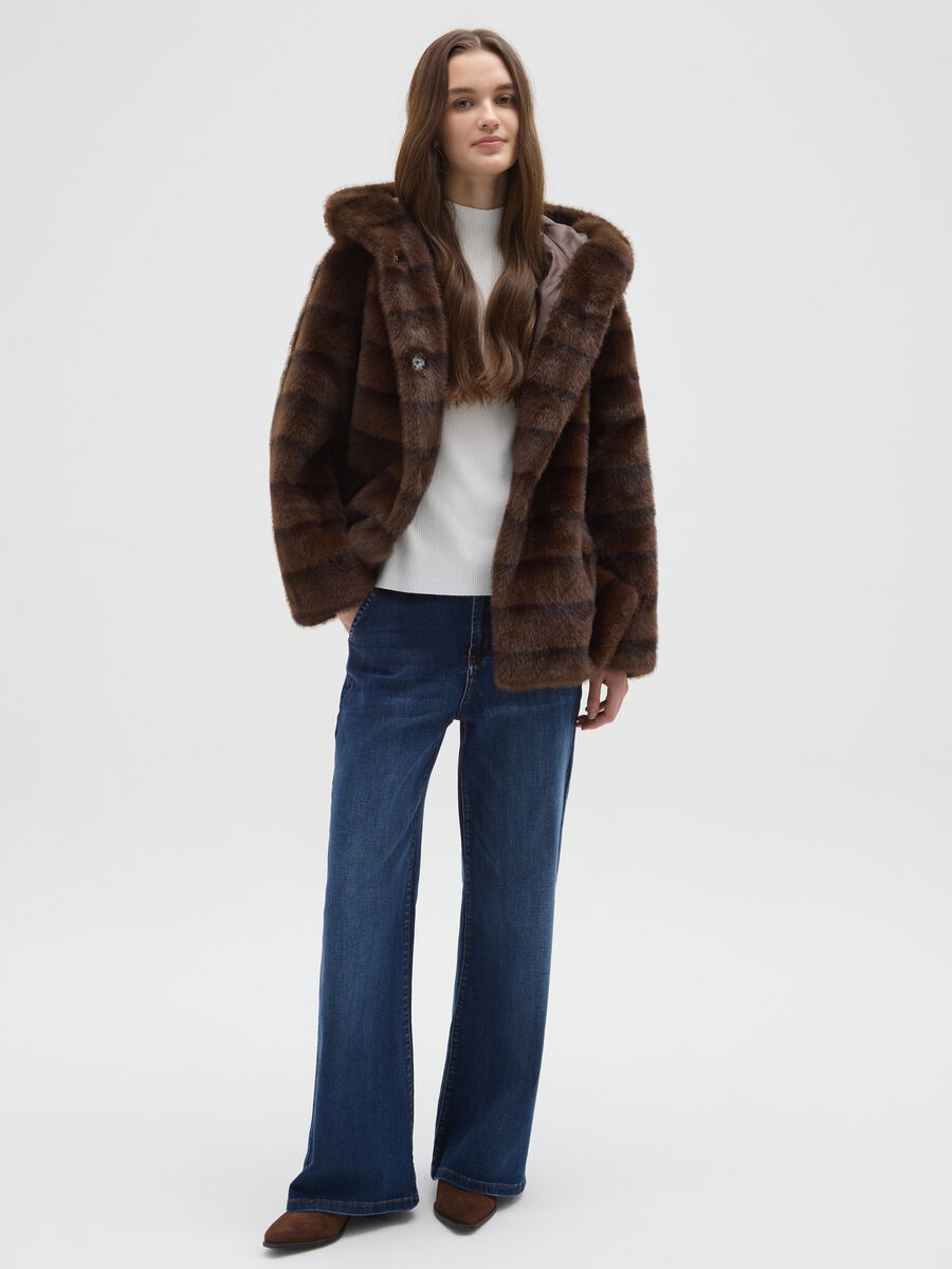 Cappotto morbido marrone con cappuccio e cintura regular fit_1