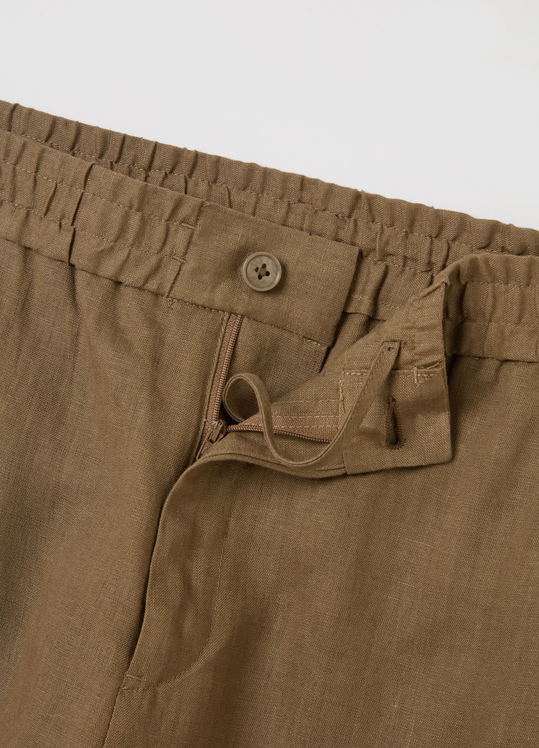 Contemporary trousers in linen