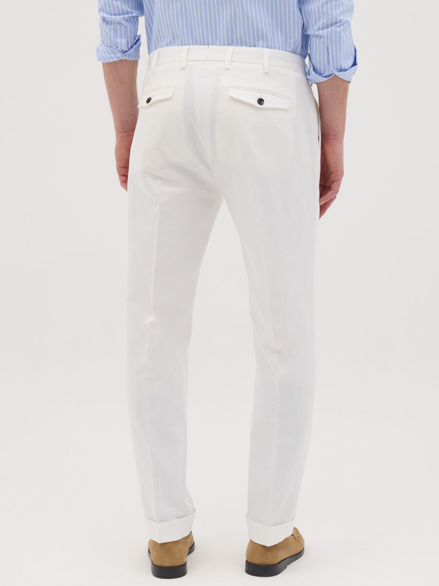 Men’s white linen regular-fit trousers_3