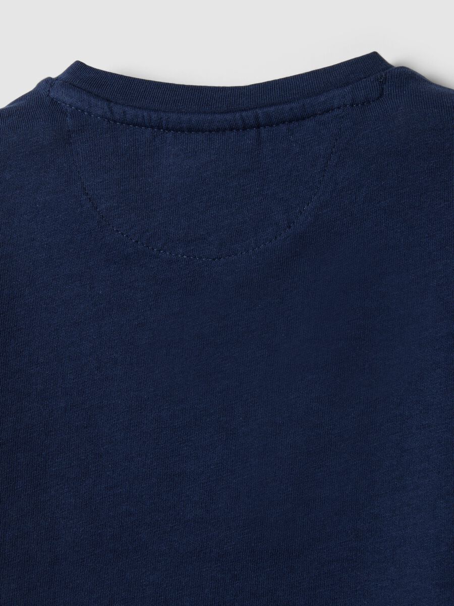 T-shirt in puro cotone blu da bimbo regular fit con macchina ricamata_3
