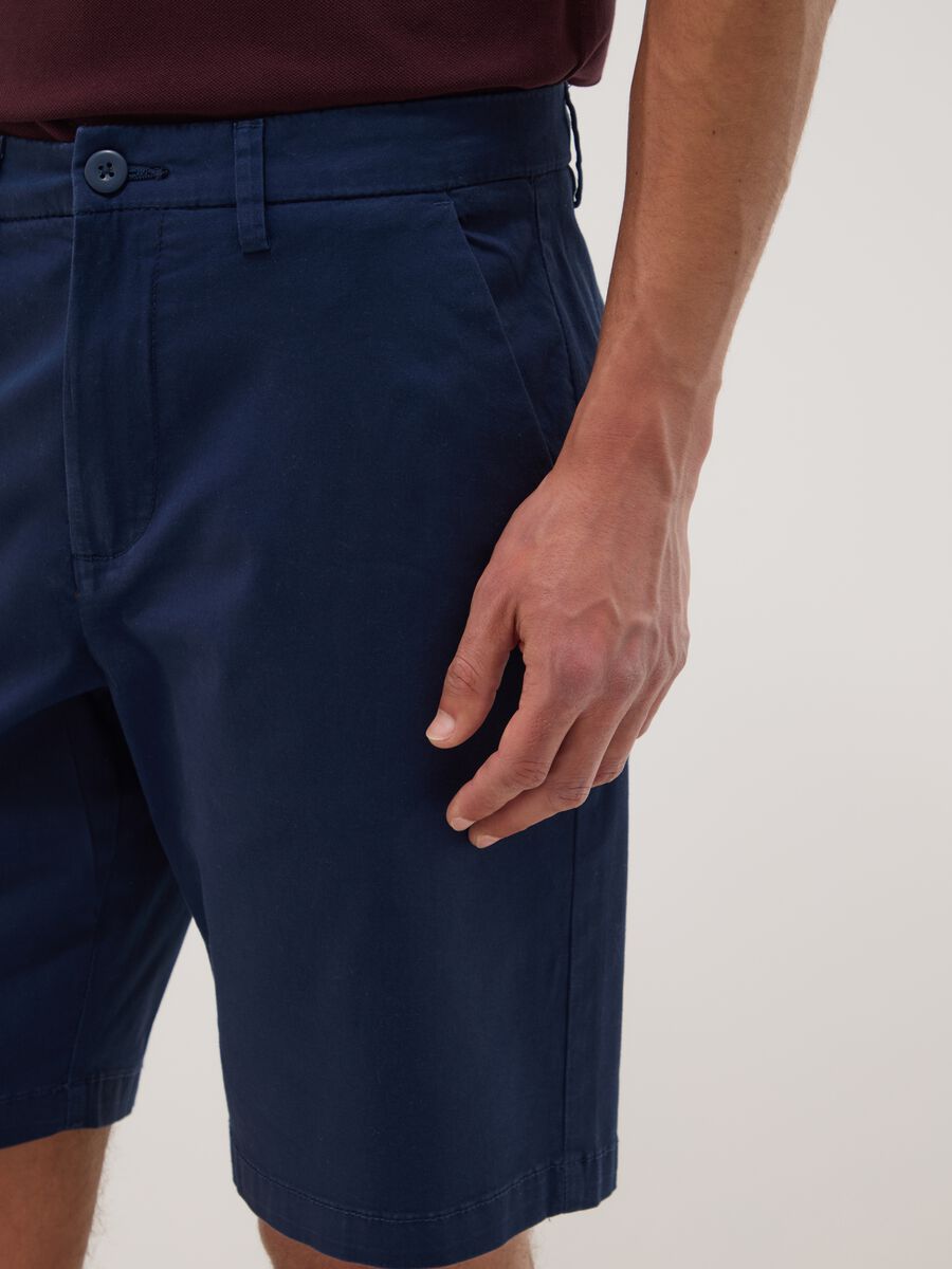 Blue chino bermuda shorts in stretch cotton_3