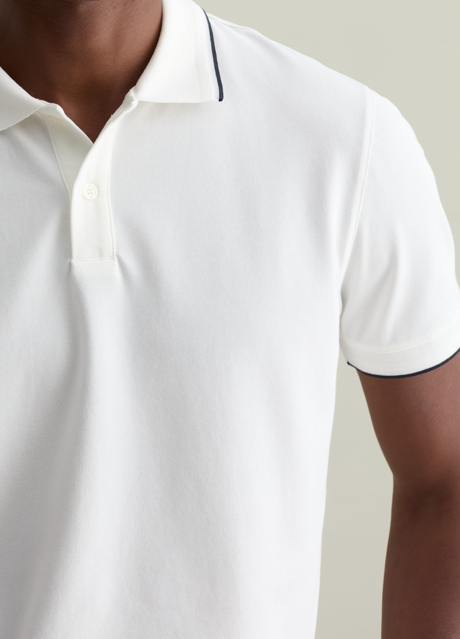Polo shirt in technical fabric with contrasting edging