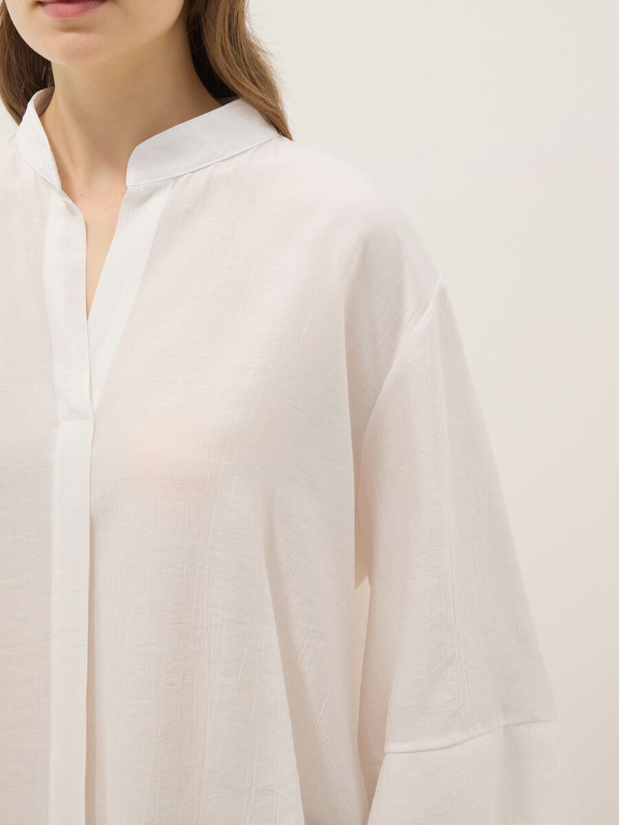 White viscose-blend blouse, regular fit, with Mandarin collar_3