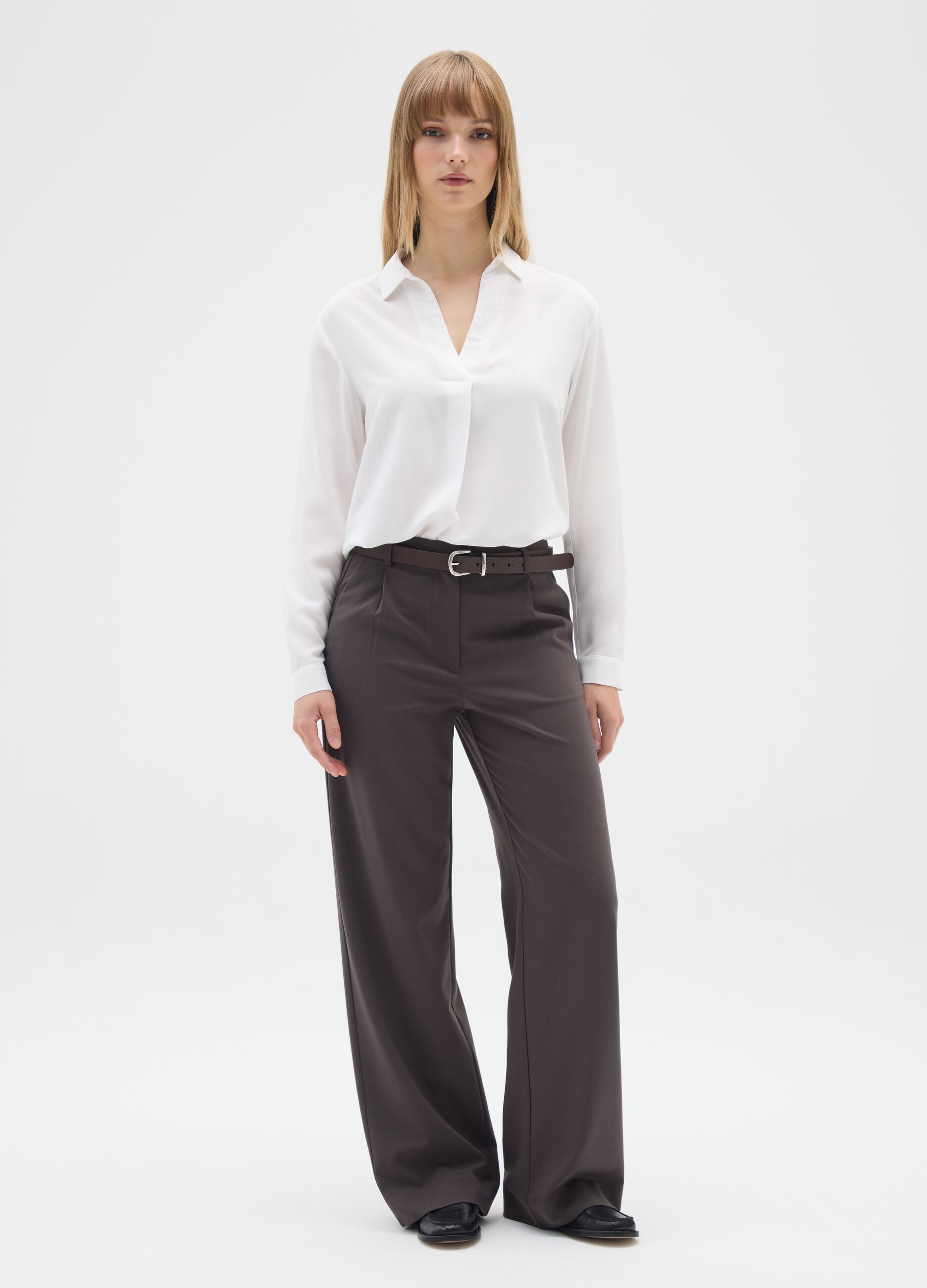 White blouse in pure viscose with long sleeves