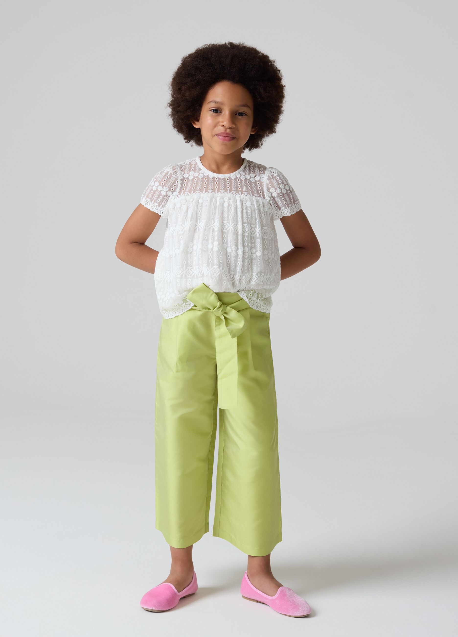 Blusa in tulle con ricamo floreale