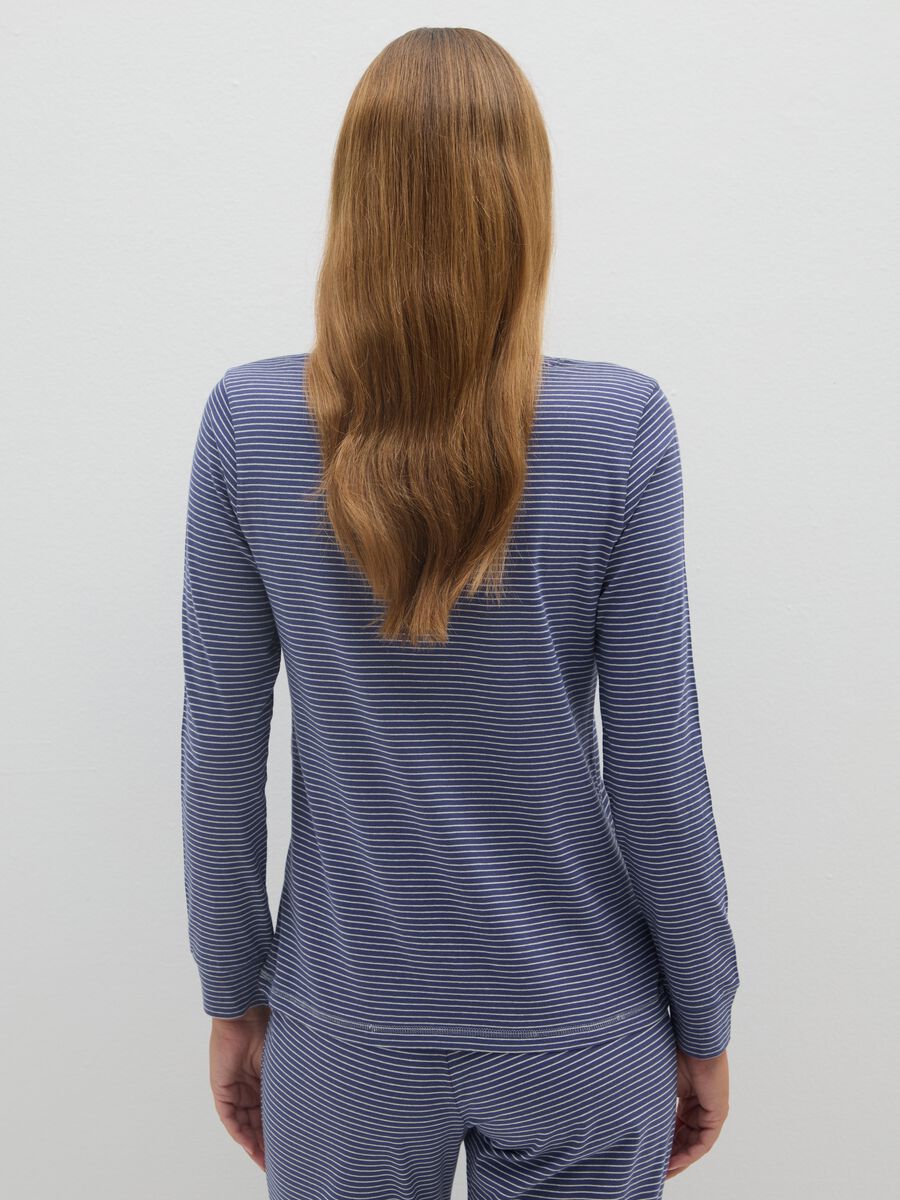 Maglia pigiama blu a righe in cotone_2