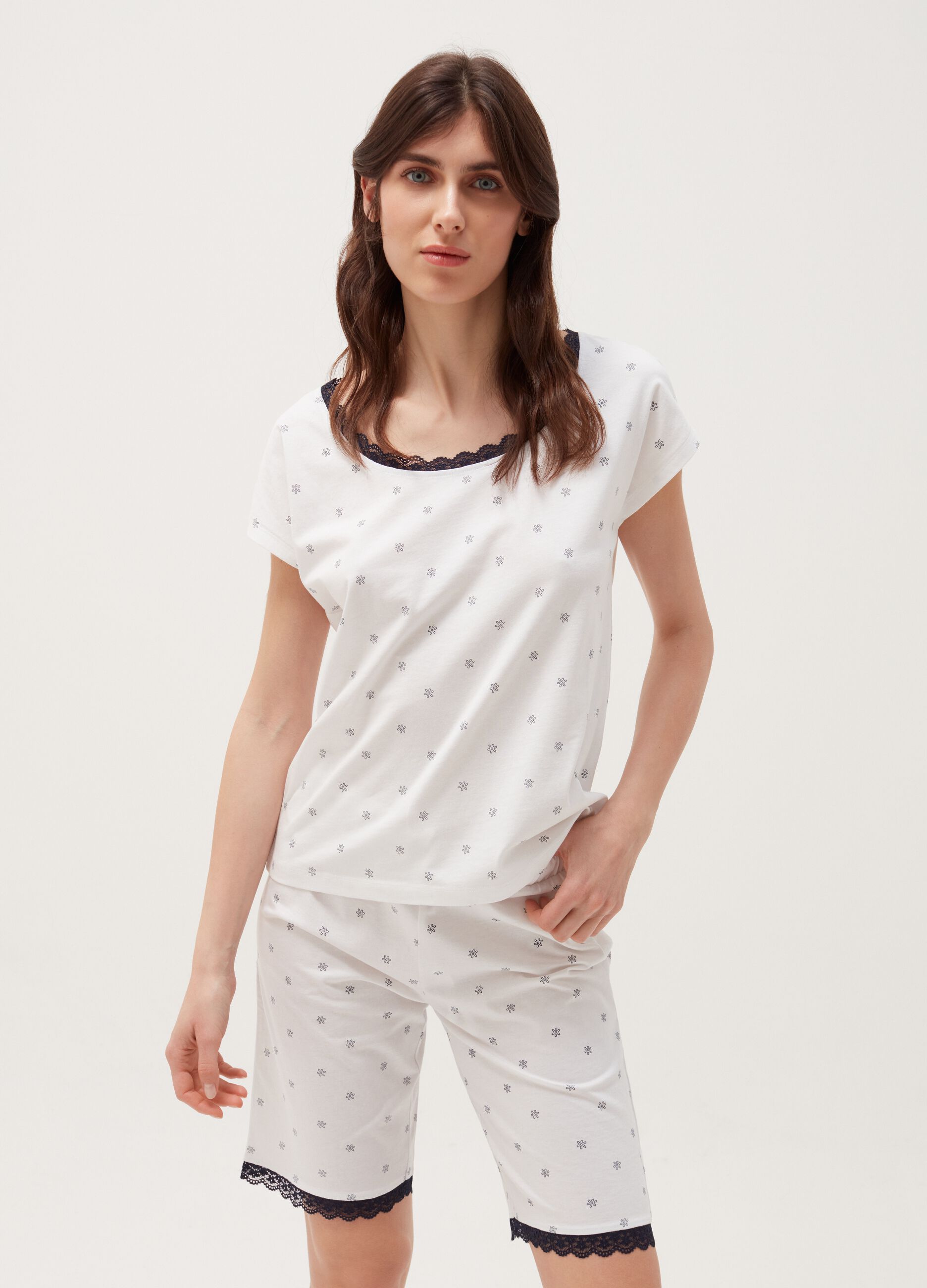 Cotton pyjama shorts with lace trim