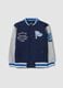Felpa blu in misto cotone con girocollo e stampe college over fit_0