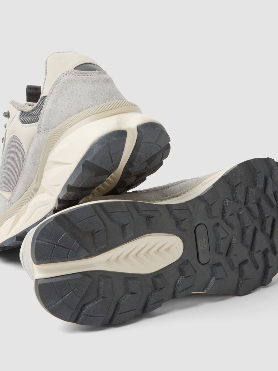 Sneakers grigie casual con lacci e suola running_1
