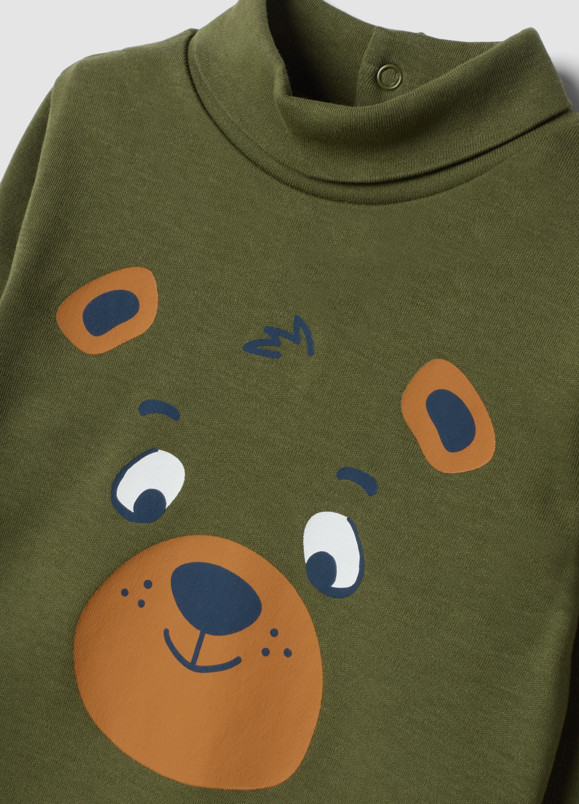 Maglia verde muschio dolcevita in puro cotone organico