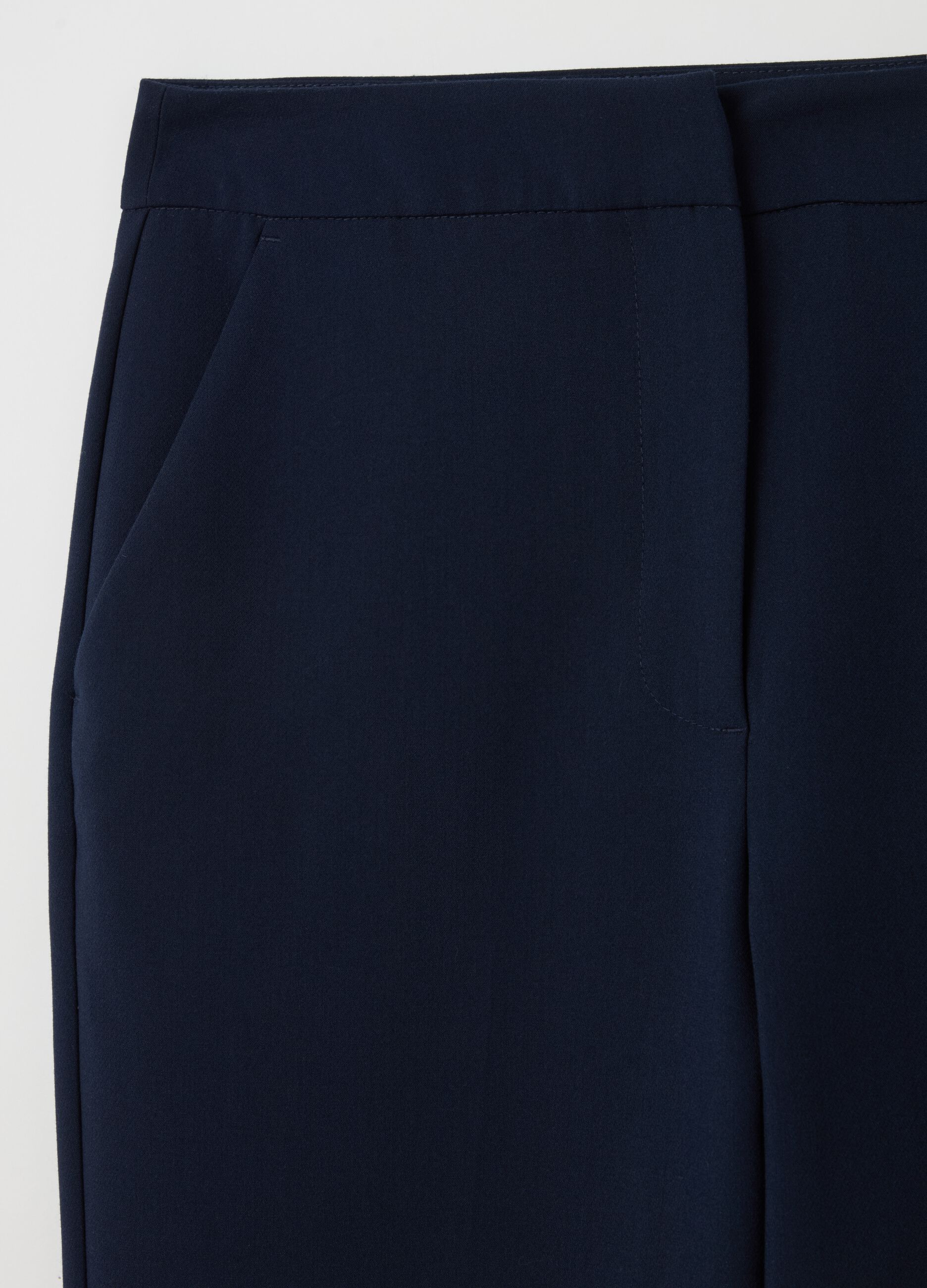 Crop trousers with folds