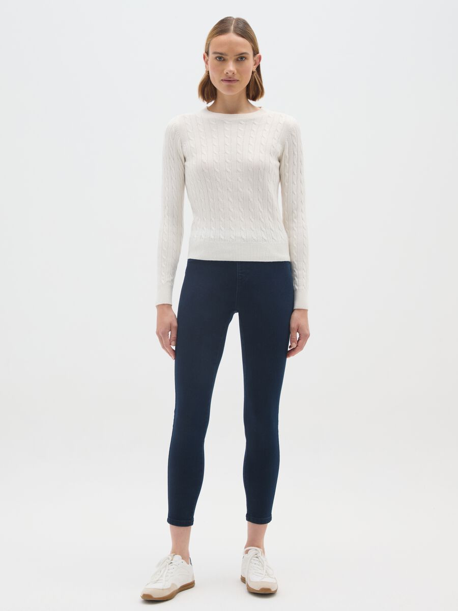 Pullover bianco con collo rotondo_1