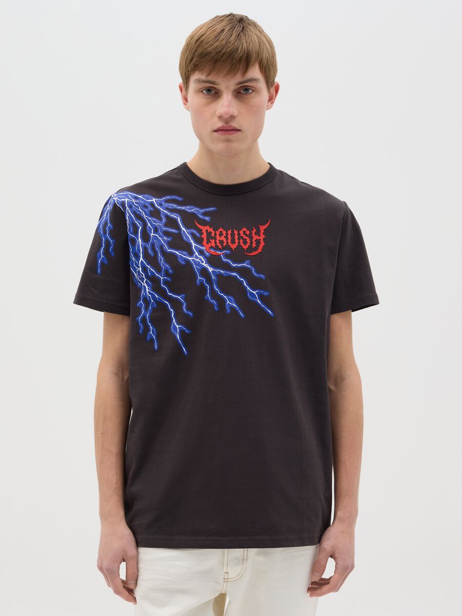 Black short-sleeved T-shirt with lightning graphic_0