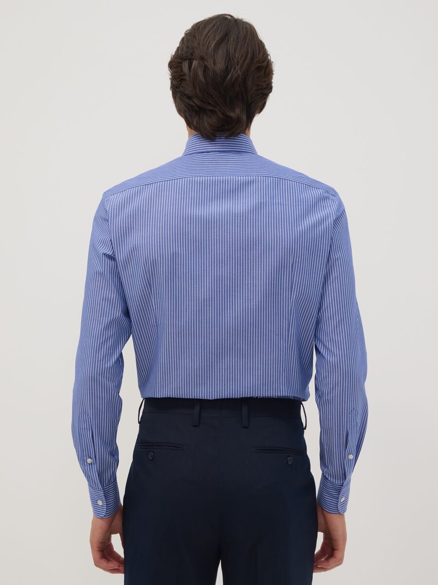 Camicia blu in misto cotone con collo botton down slim fit easy iron_3