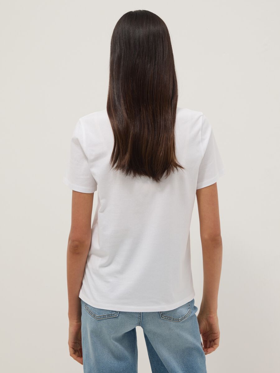 White pure cotton regular-fit T-shirt with embroidered chest pocket_2