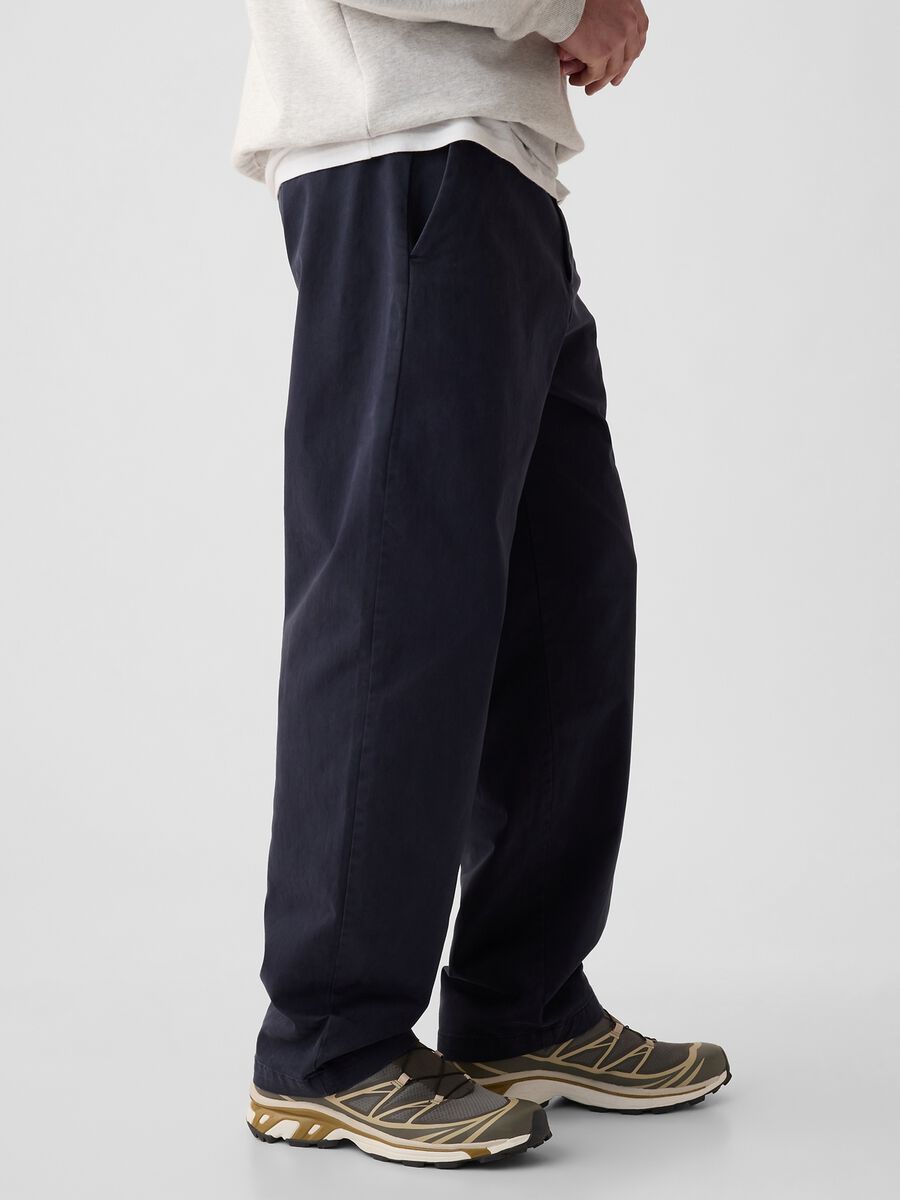 Pantalone baggy fit in cotone stretch_3
