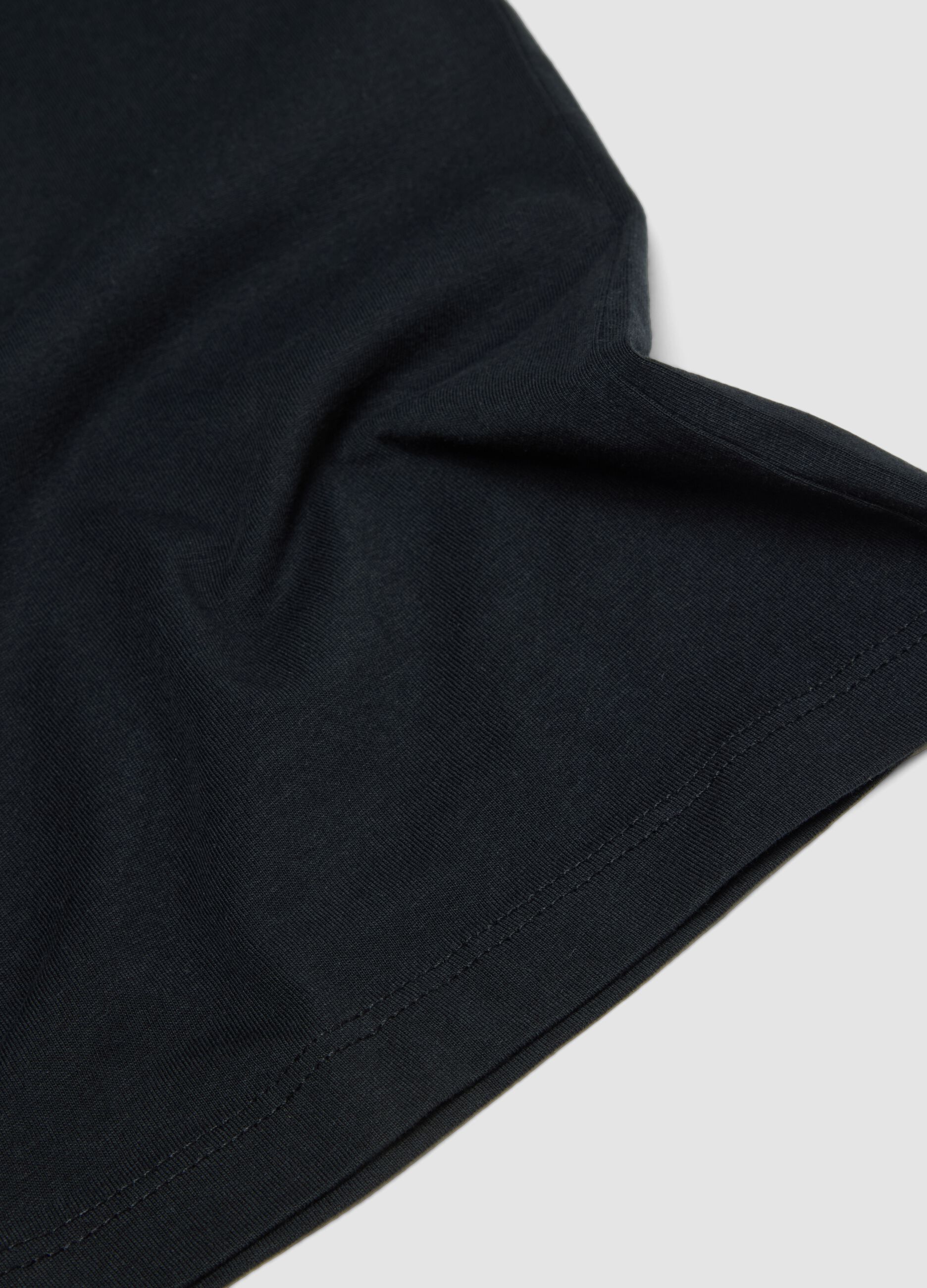 2-pack boys&rsquo; grey and black organic cotton vests
