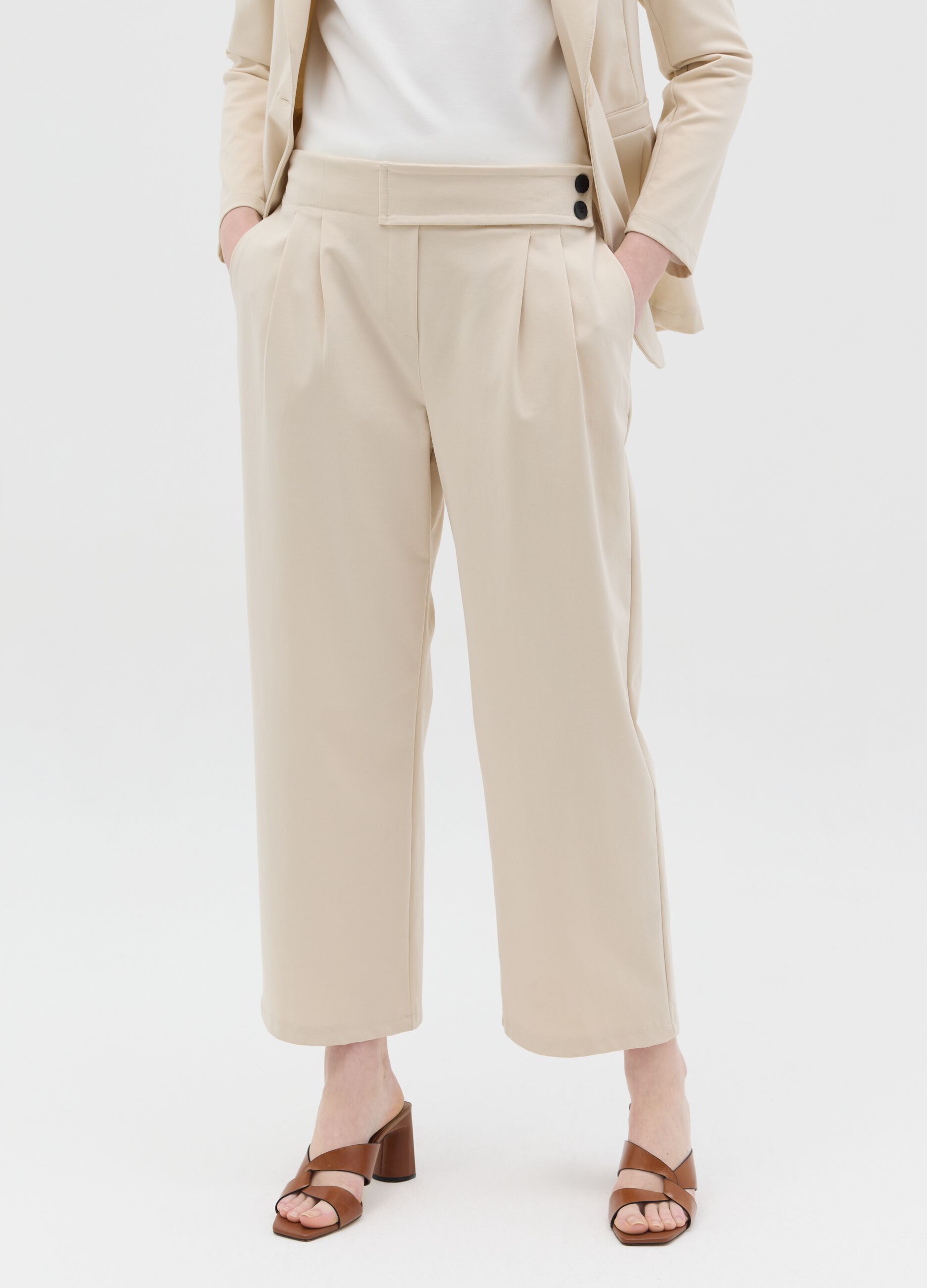 Beige trousers with darts