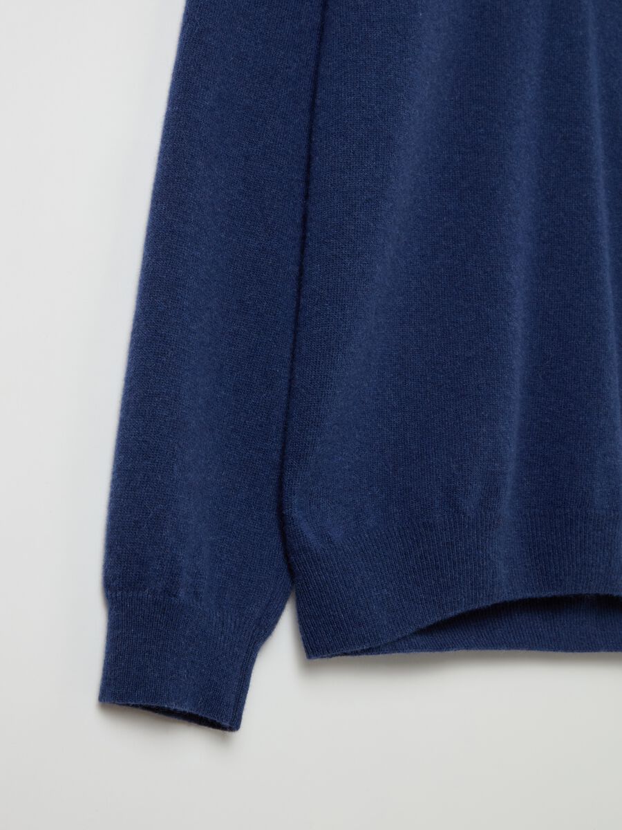 Lambswool pullover with V neck_5