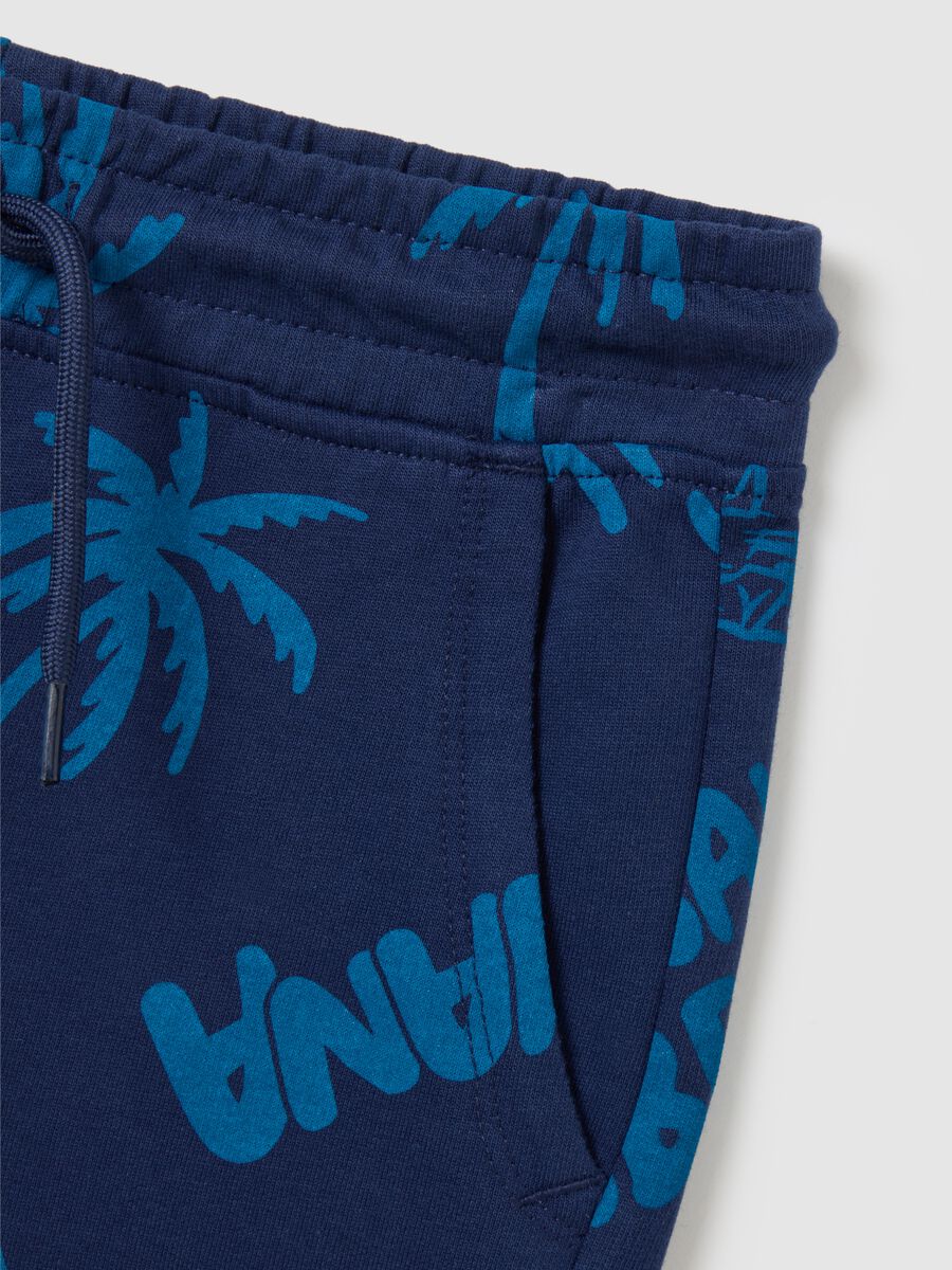 Set jogging da bambino in puro cotone con t-shirt gialla e shorts arancioni_2
