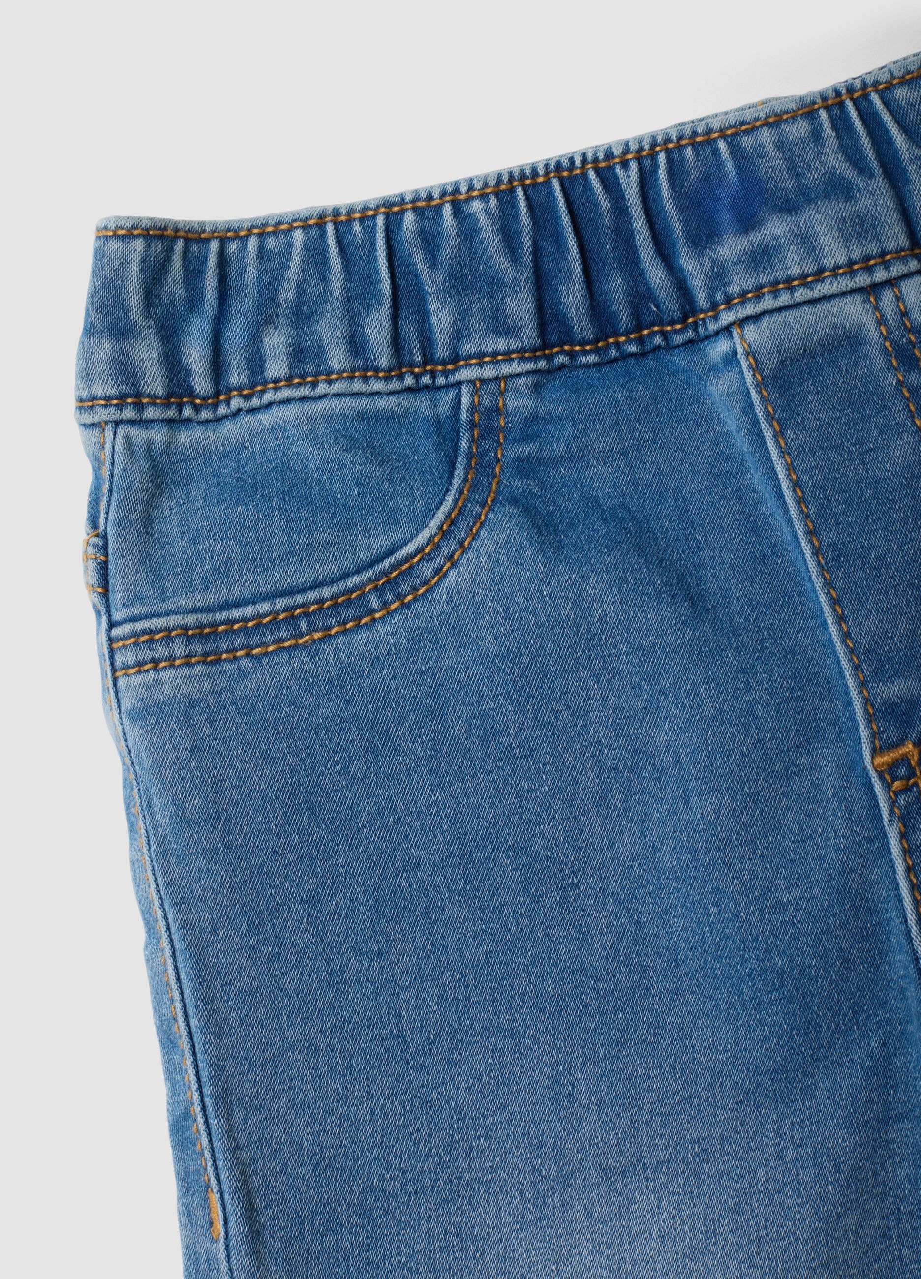 Jeggings denim in cotone elasticizzato a zampa con strass per bambina