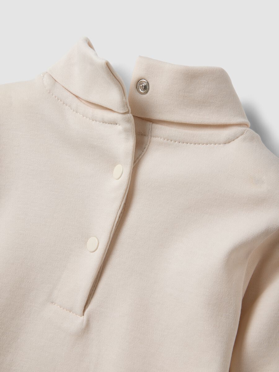 Maglia beige in puro cotone organico con girocollo_3