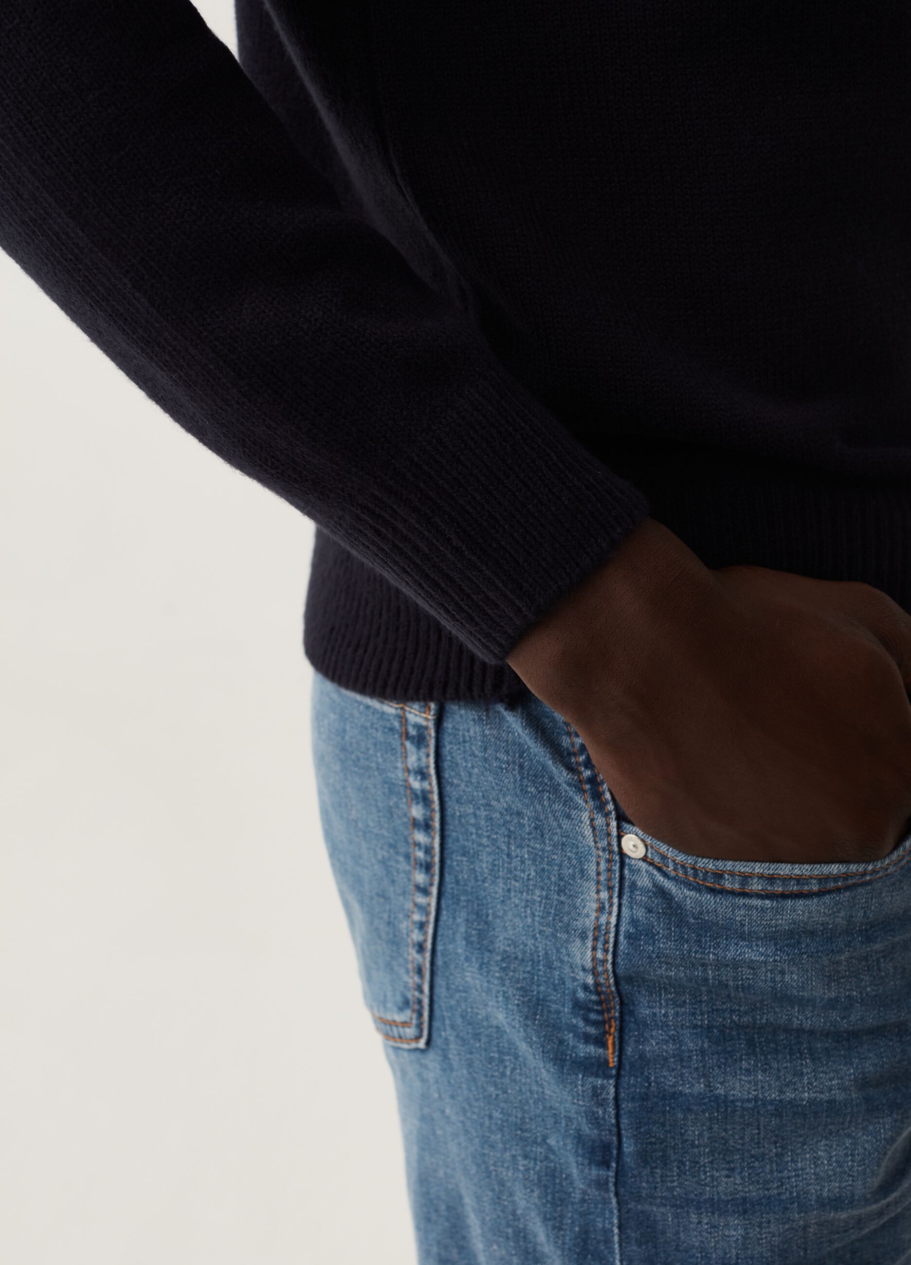 Pullover con scollo rotondo