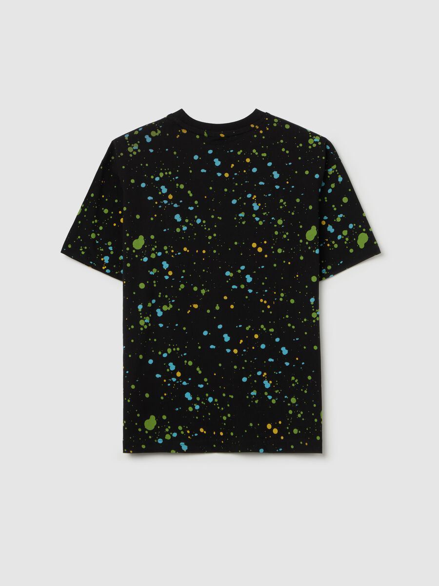 T-shirt in cotone stampa macchie di vernice e logo_1