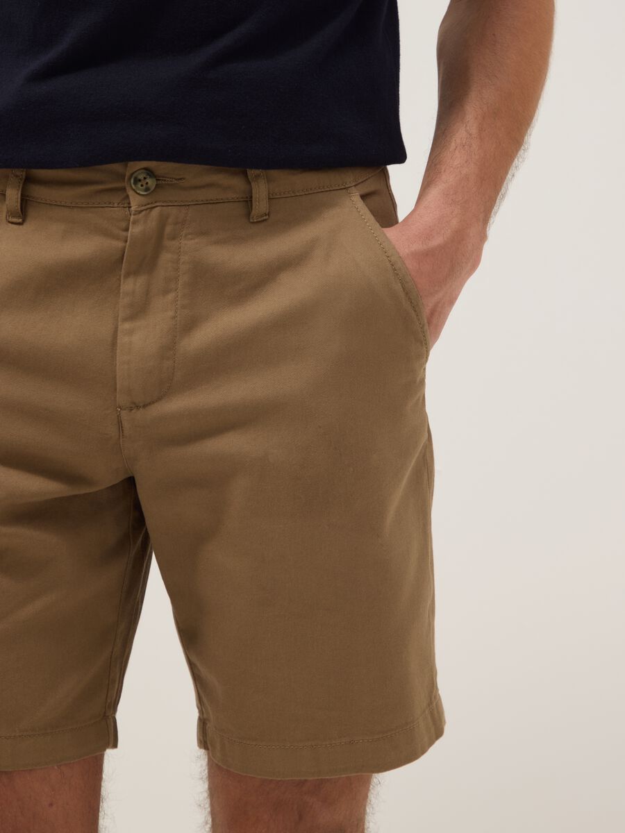Beige chino shorts in pure cotton, regular fit_3