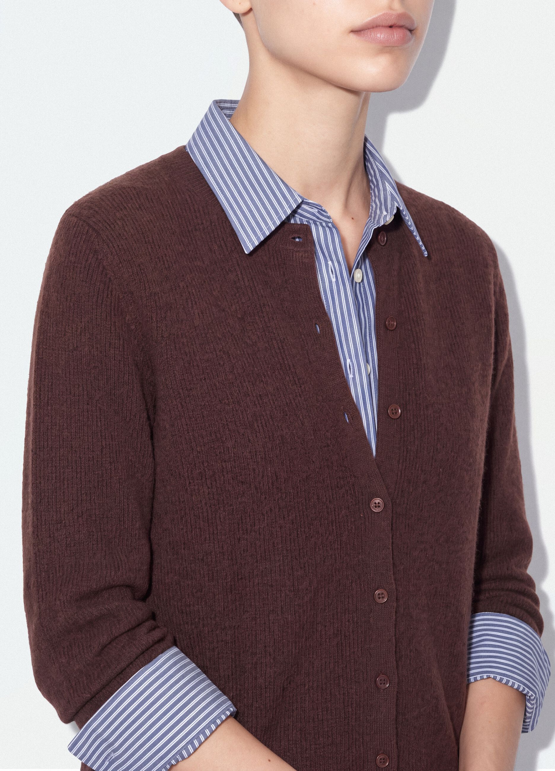 Cardigan marrone girocollo in misto lyocell e lana over fit