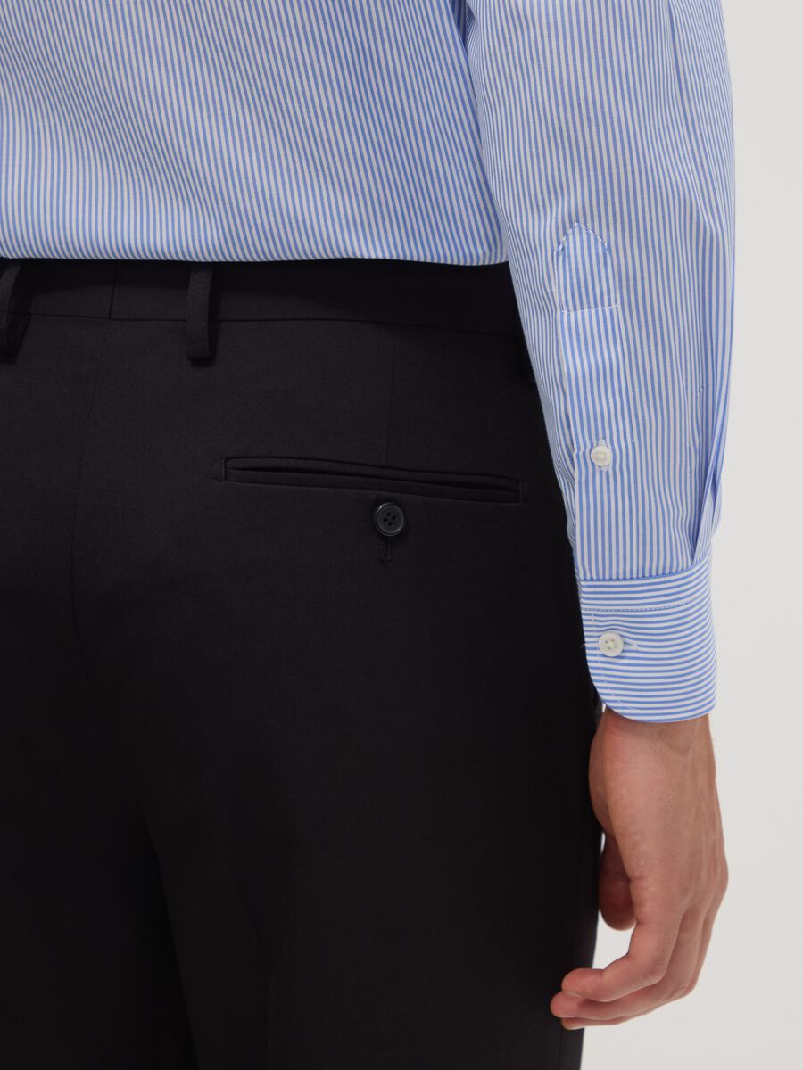 Camicia azzurra a righe in misto cotone con collo button down easy iron regular fit_2
