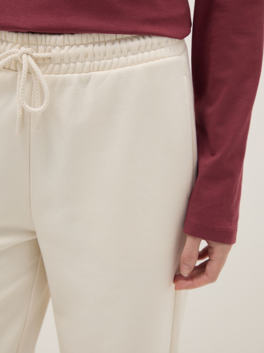 White regular fit cotton blend jogger trousers_3