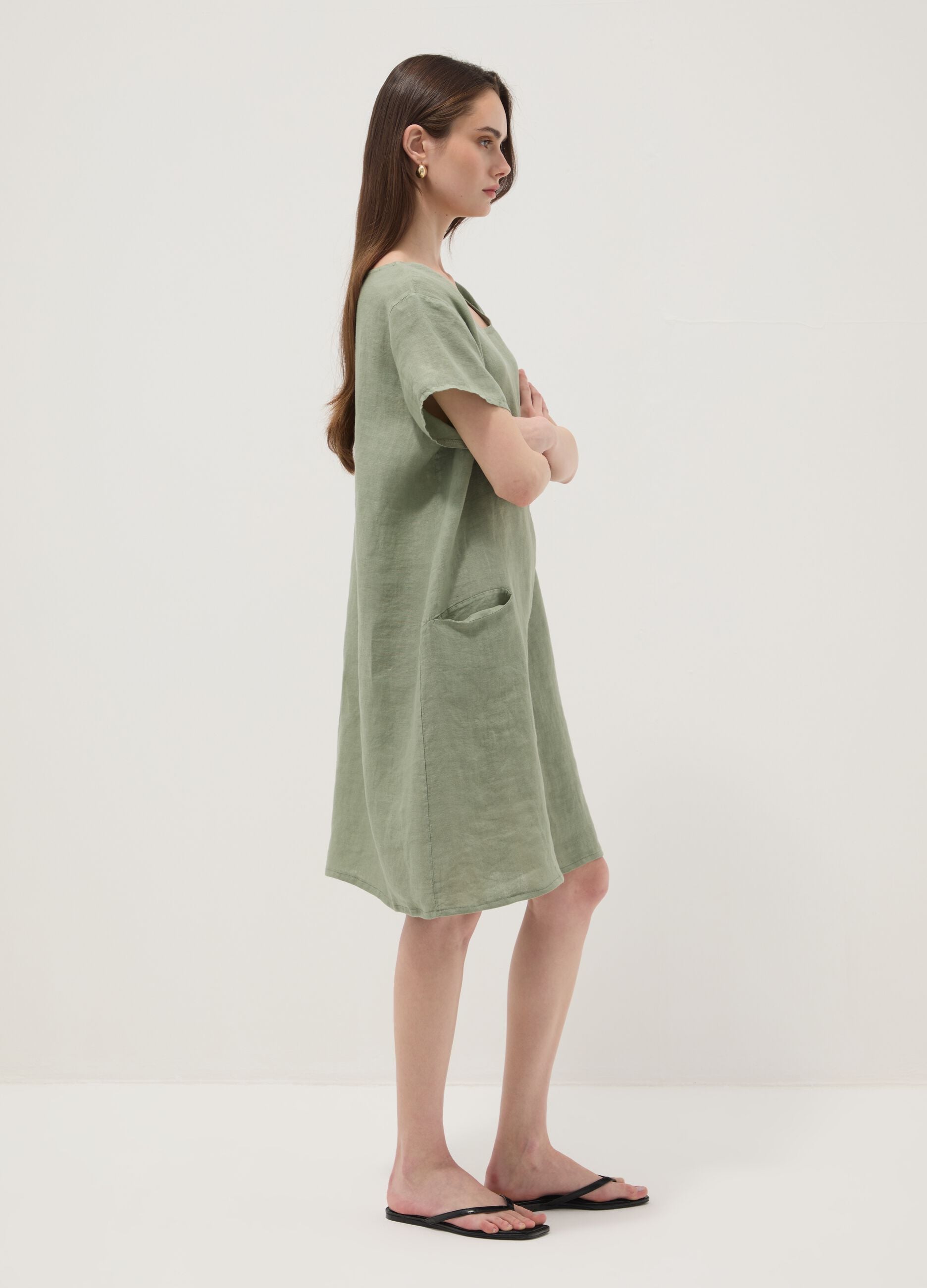 Green pure linen dress with patch pockets, regular fit