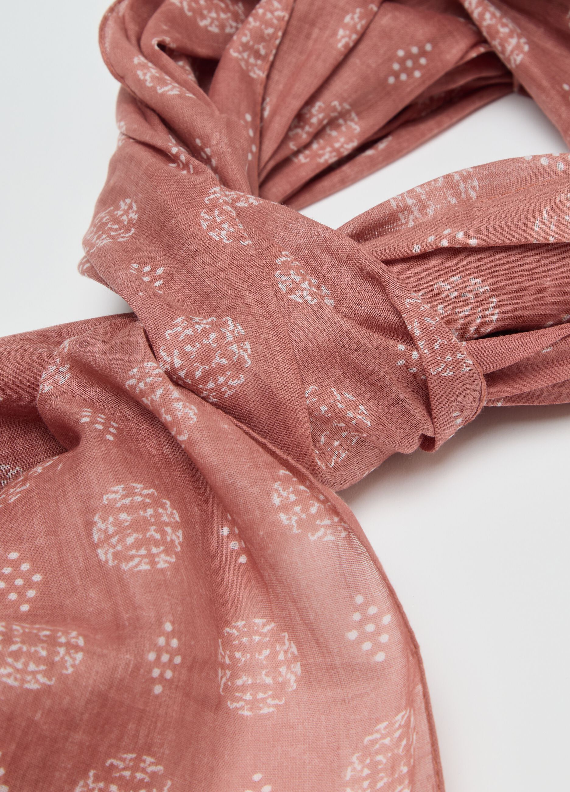 Earth-coloured cotton scarf with print