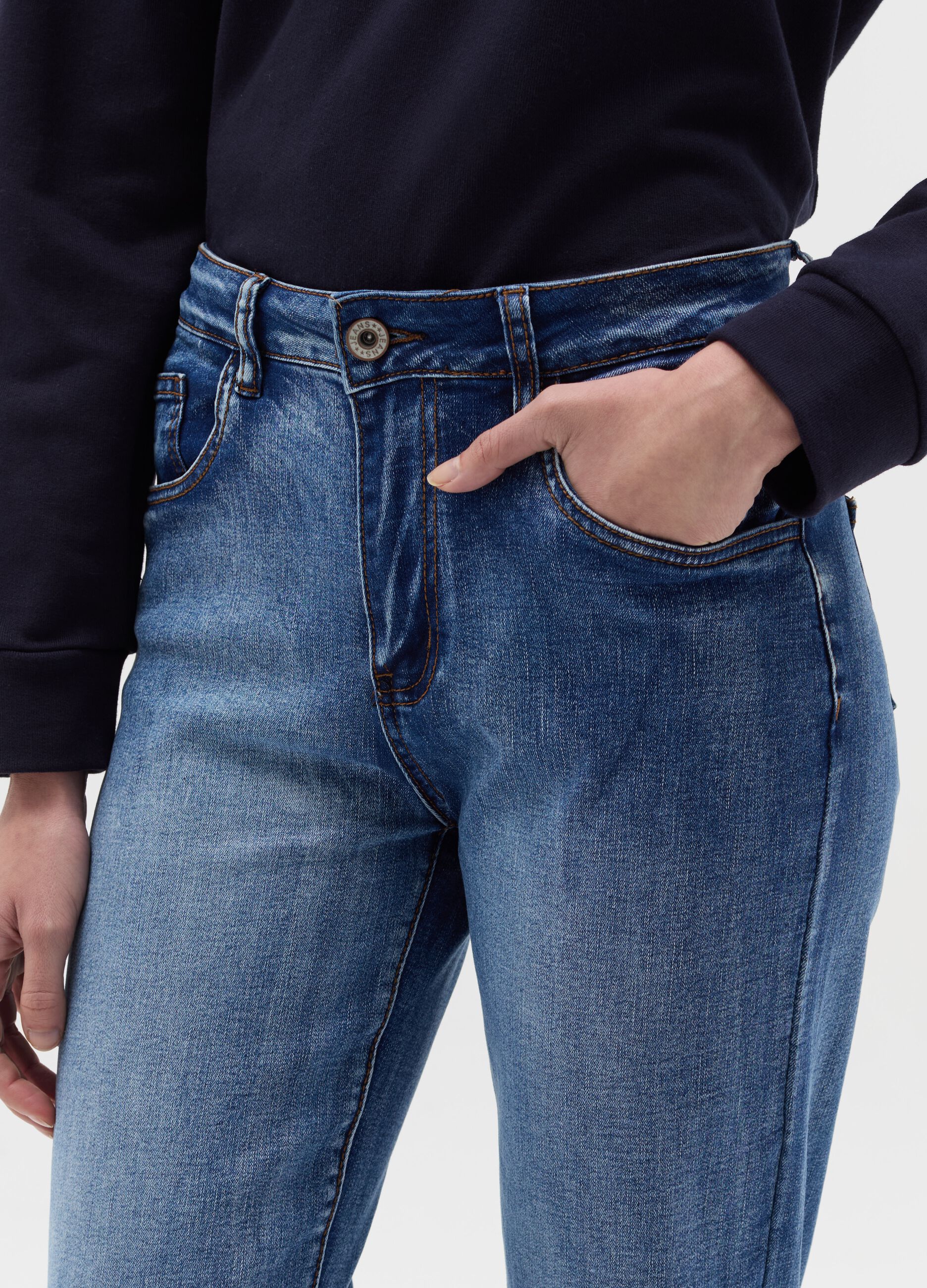 Straight-fit wide-leg jeans