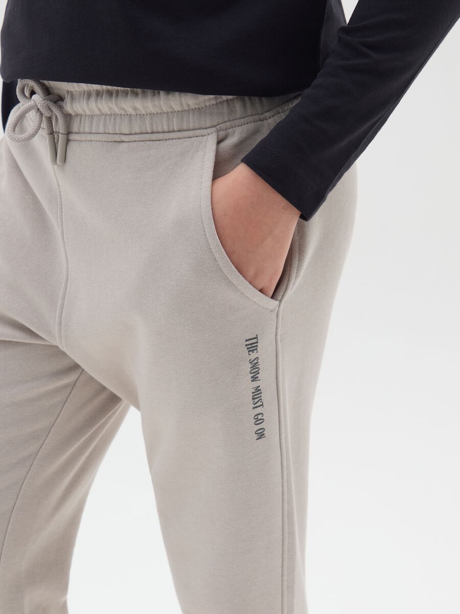 Jogger beige da ragazzo in puro cotone regular fit con scritta_2