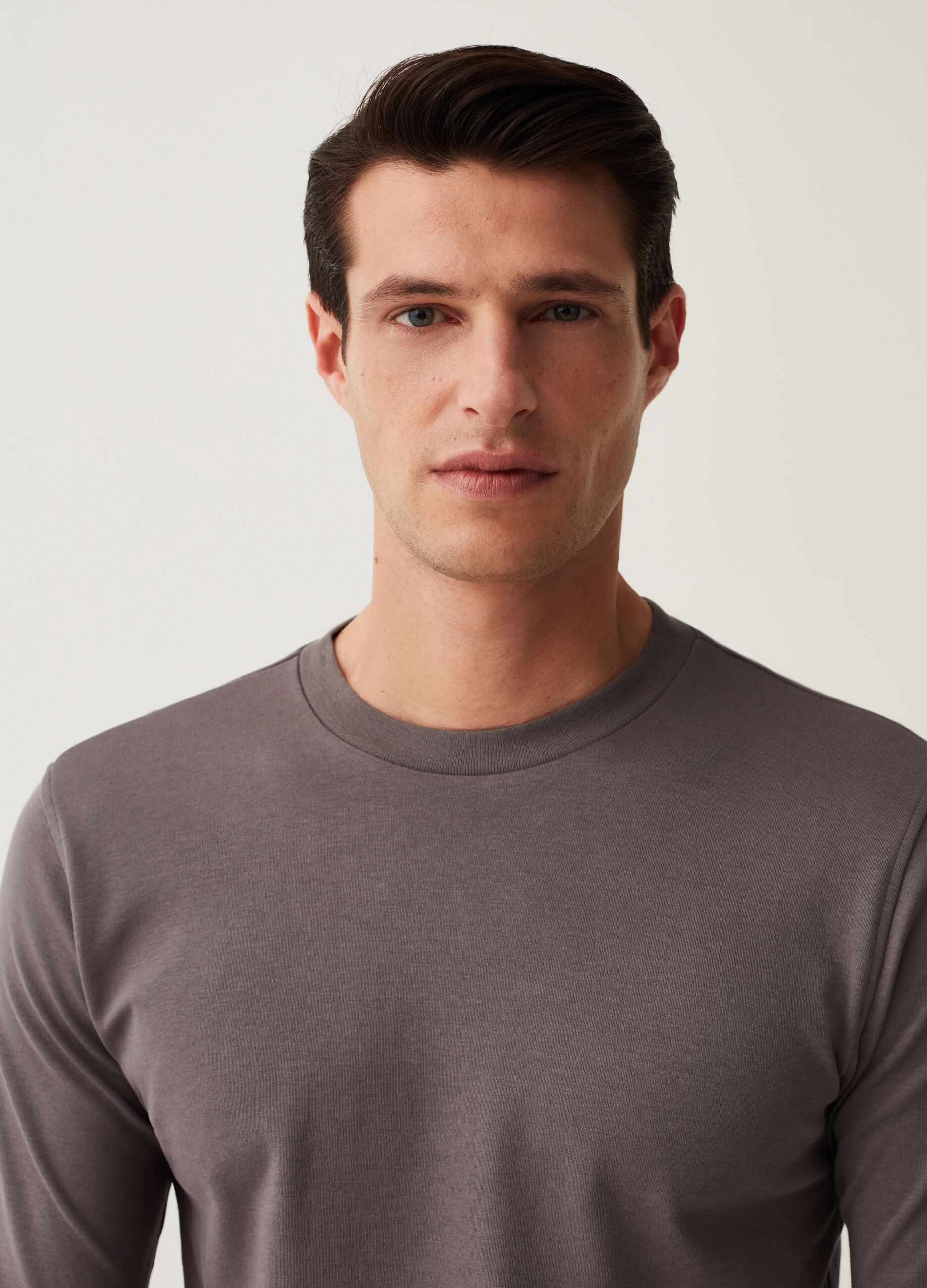 T-shirt a maniche lunghe scollo rotondo_0