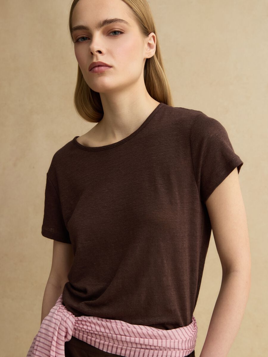 T-shirt a maniche corte marrone in puro lino regular fit_0