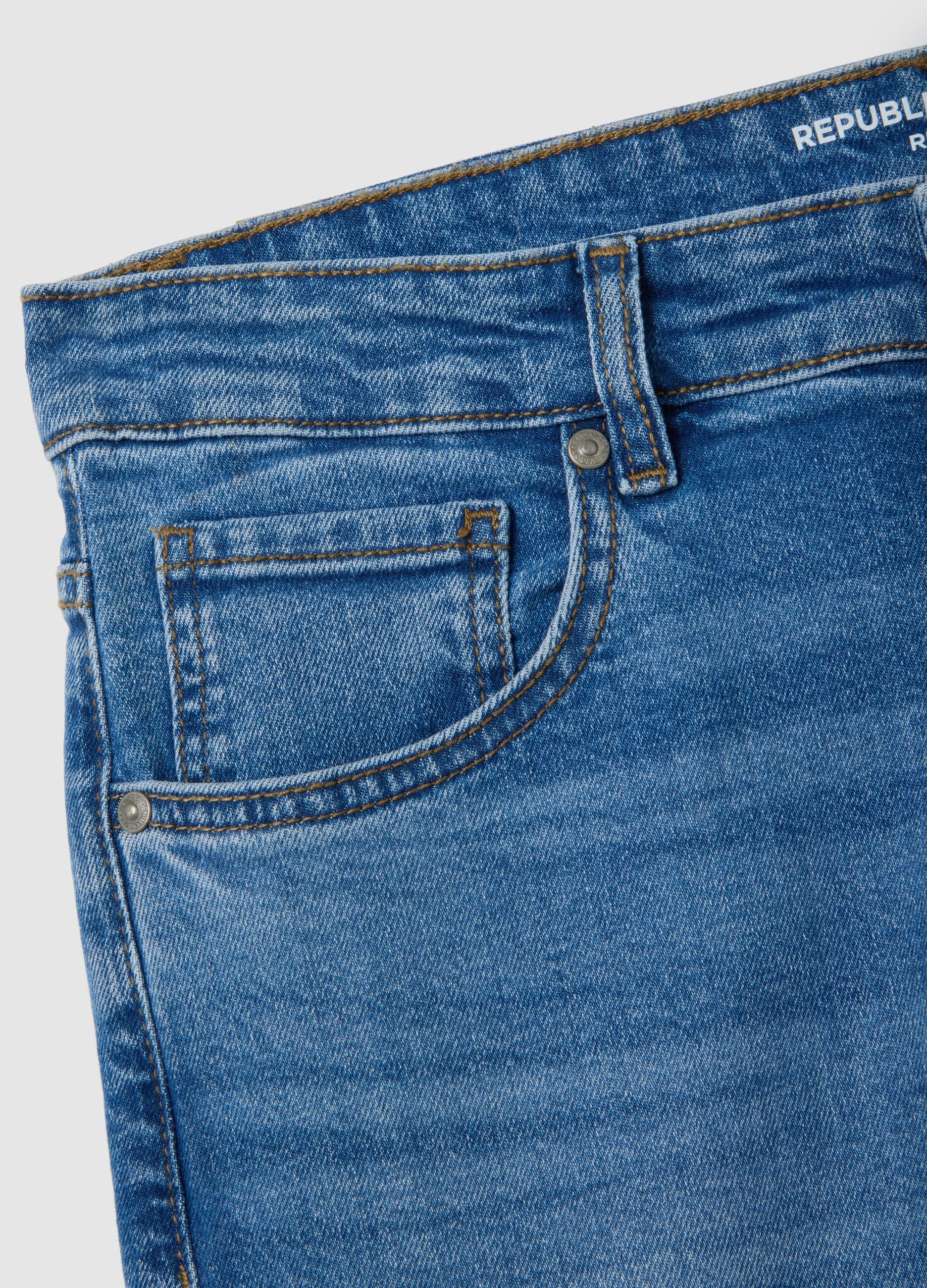 Jeans in denim elasticizzato