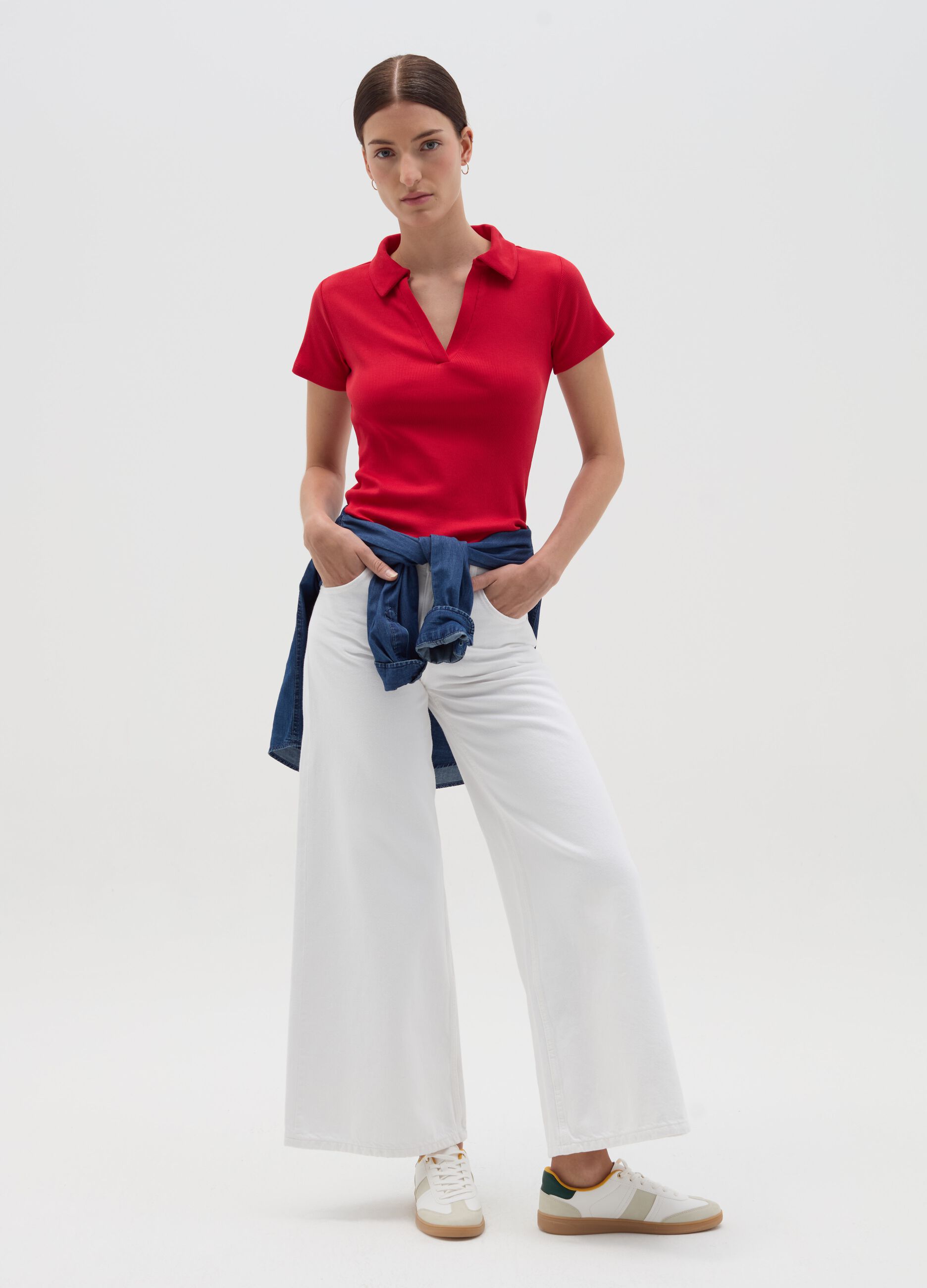 T-shirt with polo neck