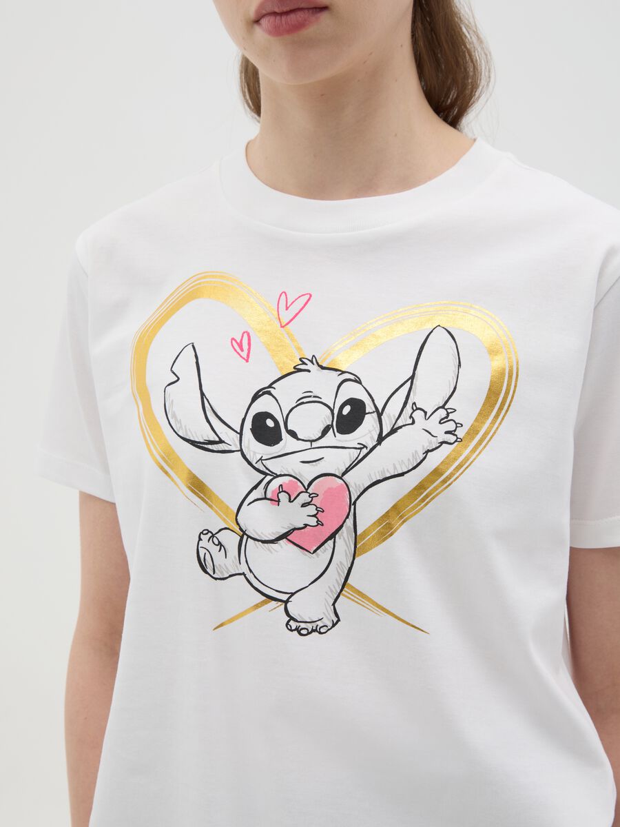 White T-shirt with Stitch print in foil_2