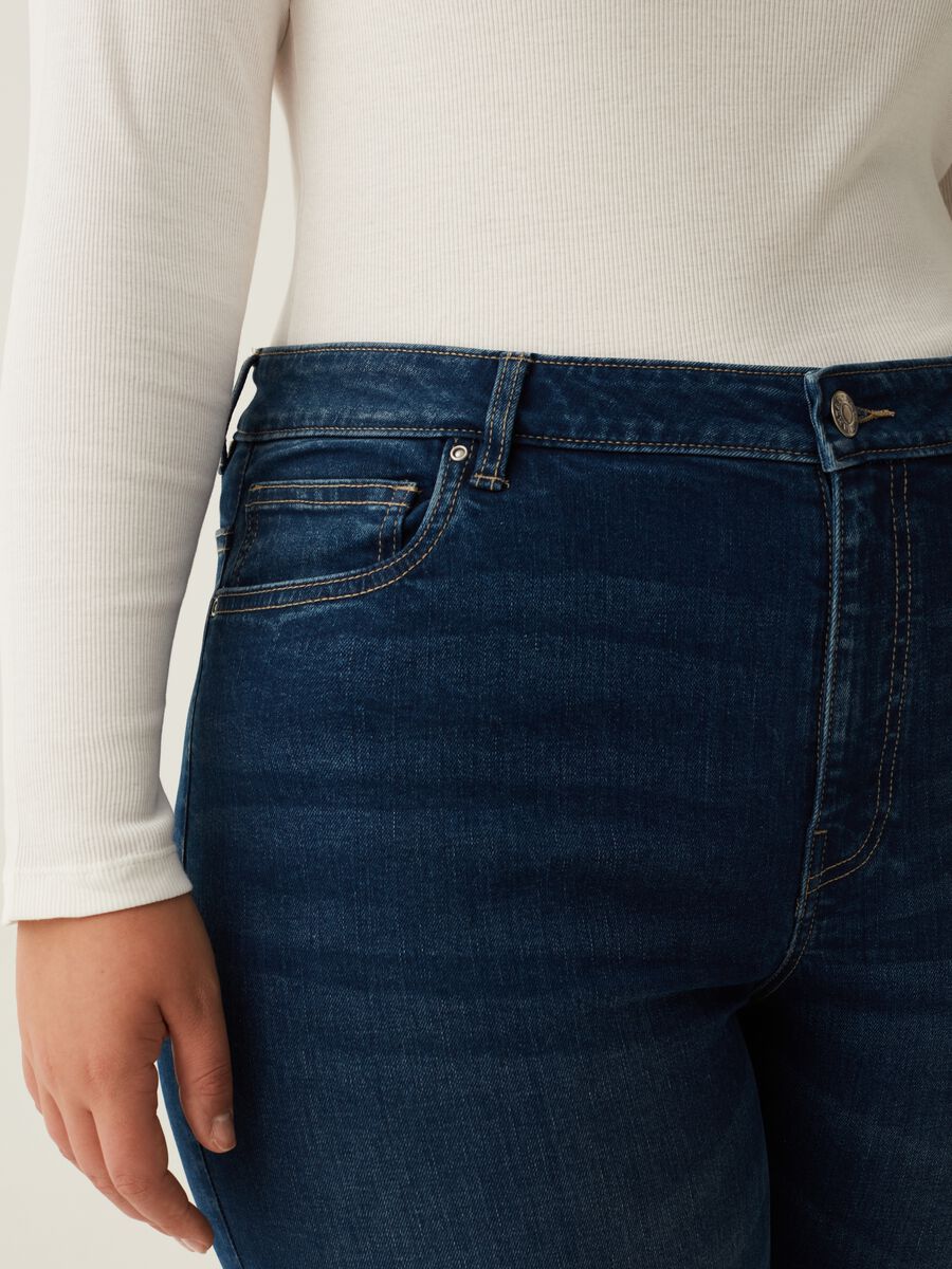 Jeans straight fit con scoloriture Curvy_3