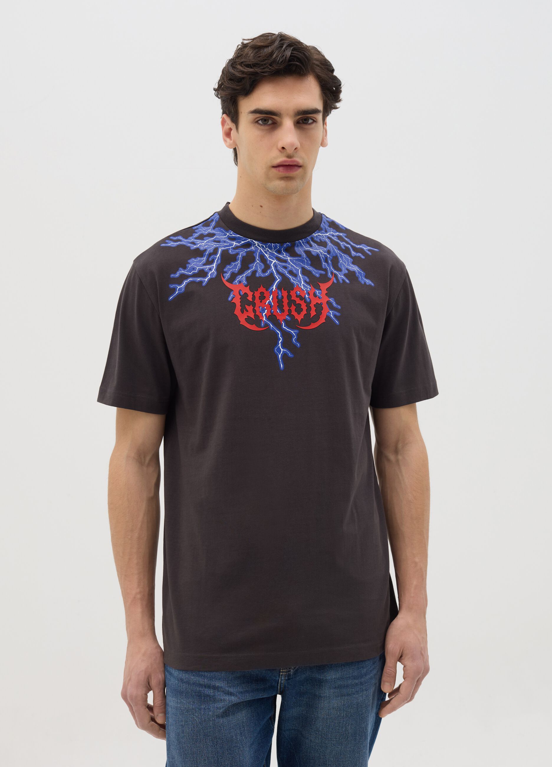 Black short-sleeved T-shirt with lightning print