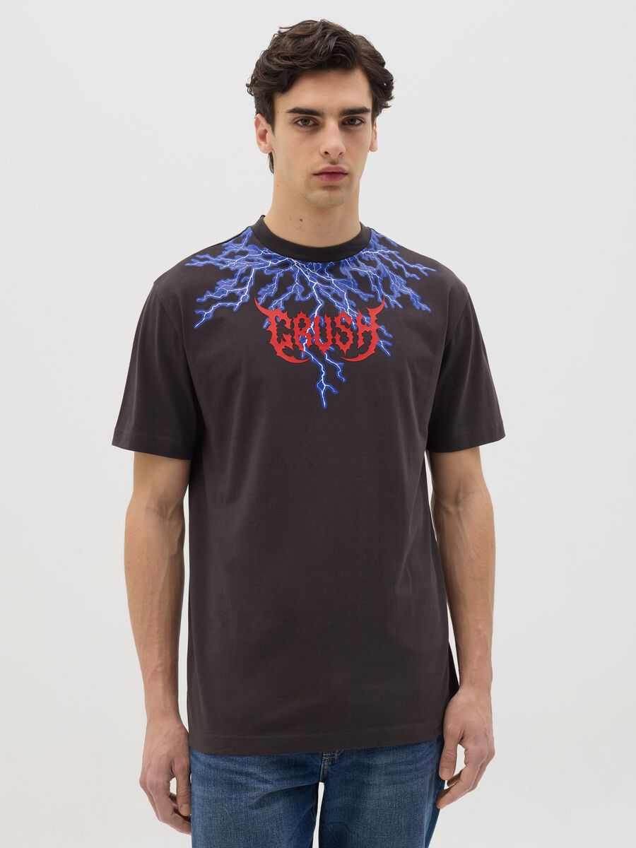 Black short-sleeved T-shirt with lightning print_0