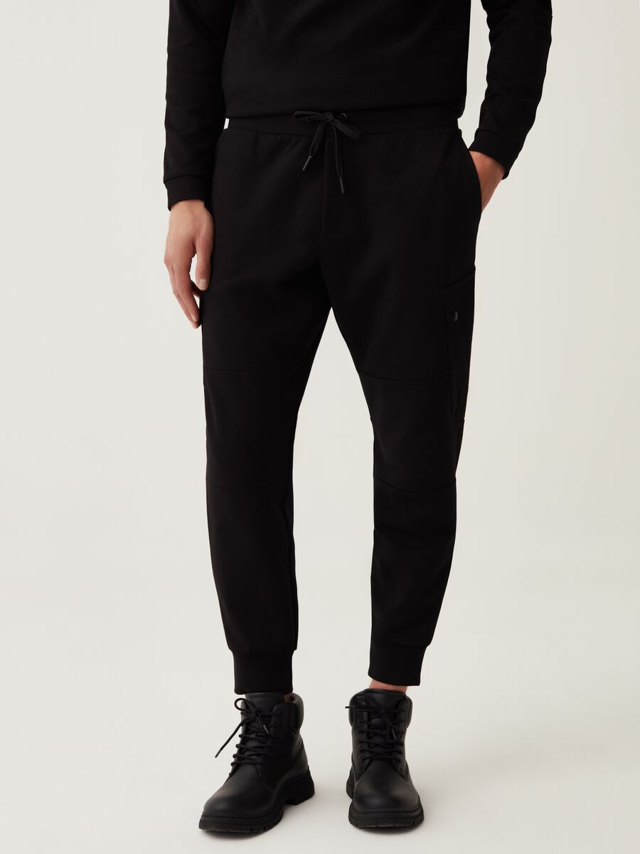 LESS IS BETTER Joggers cargo in pile_1