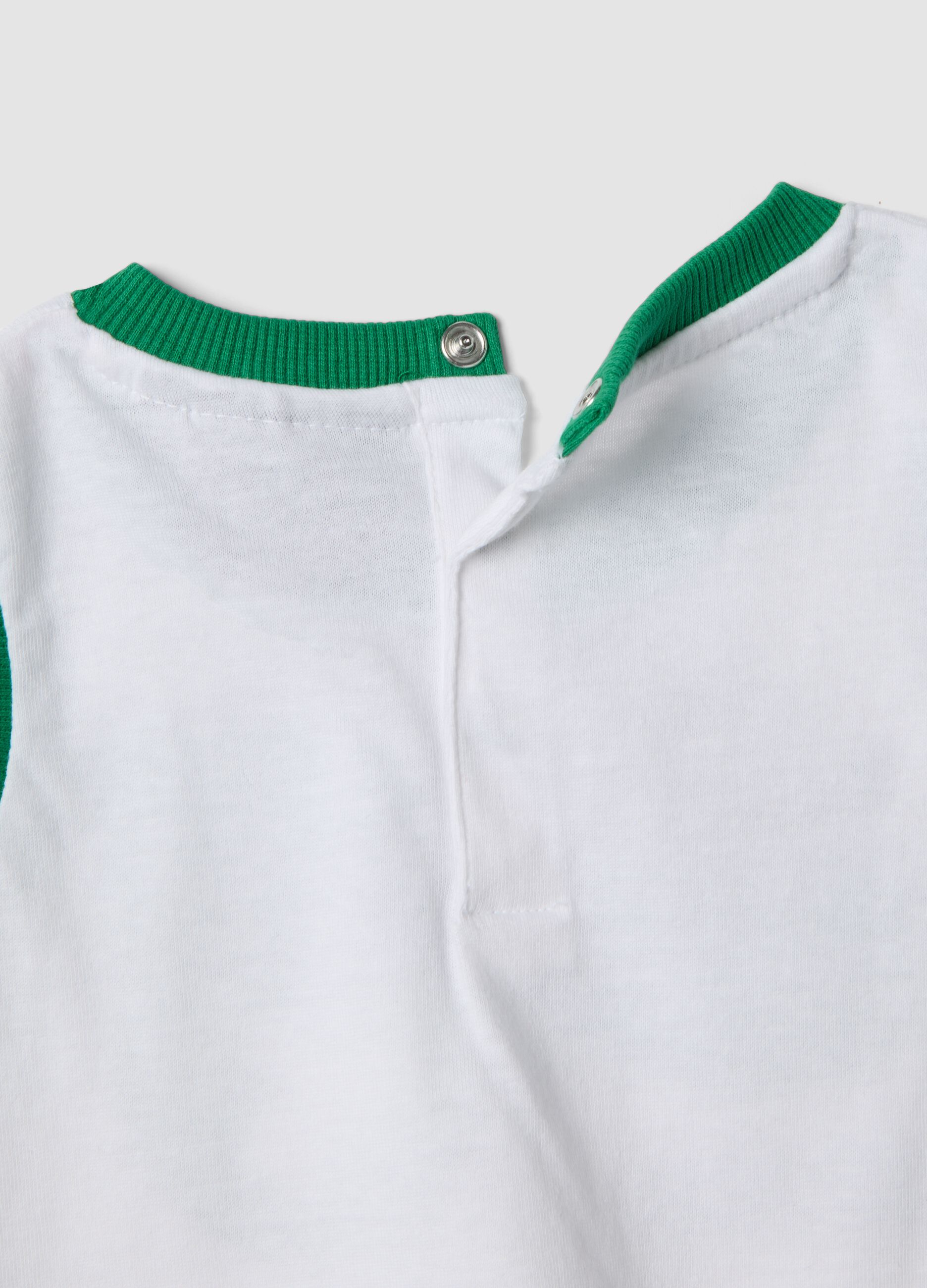 Completo bianco e verde in puro cotone con top e shorts per bimbo regular fit