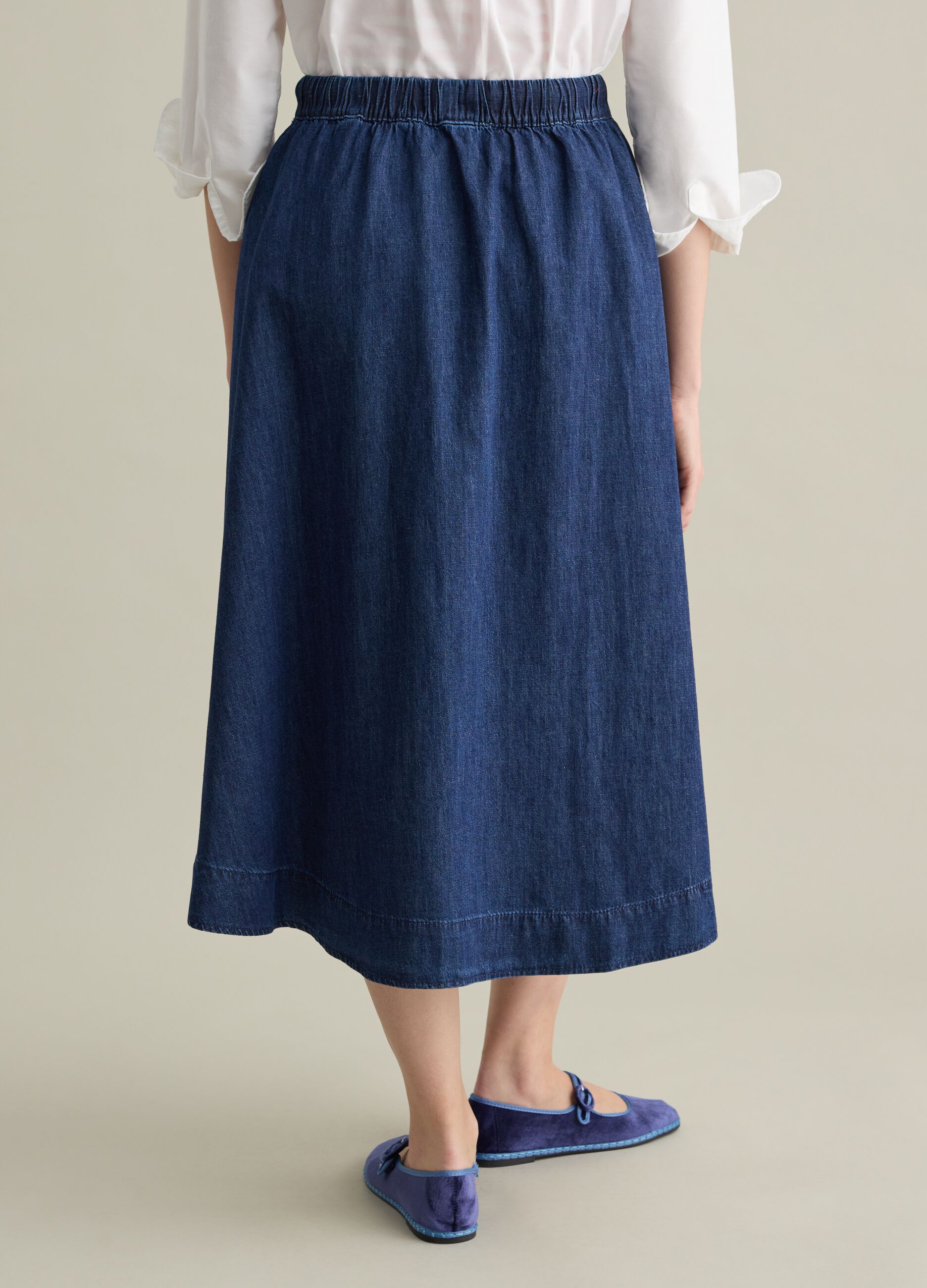 Long blue skirt in denim