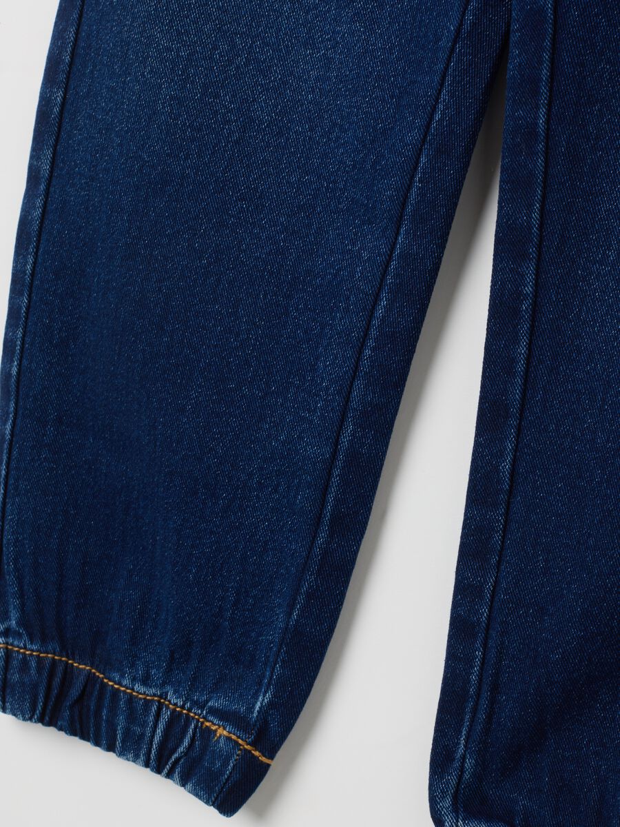 Relaxed fit blue cotton blend jog denim for children_3