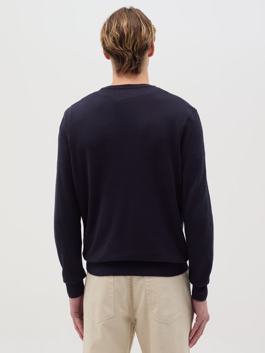 Round neck pullover_3